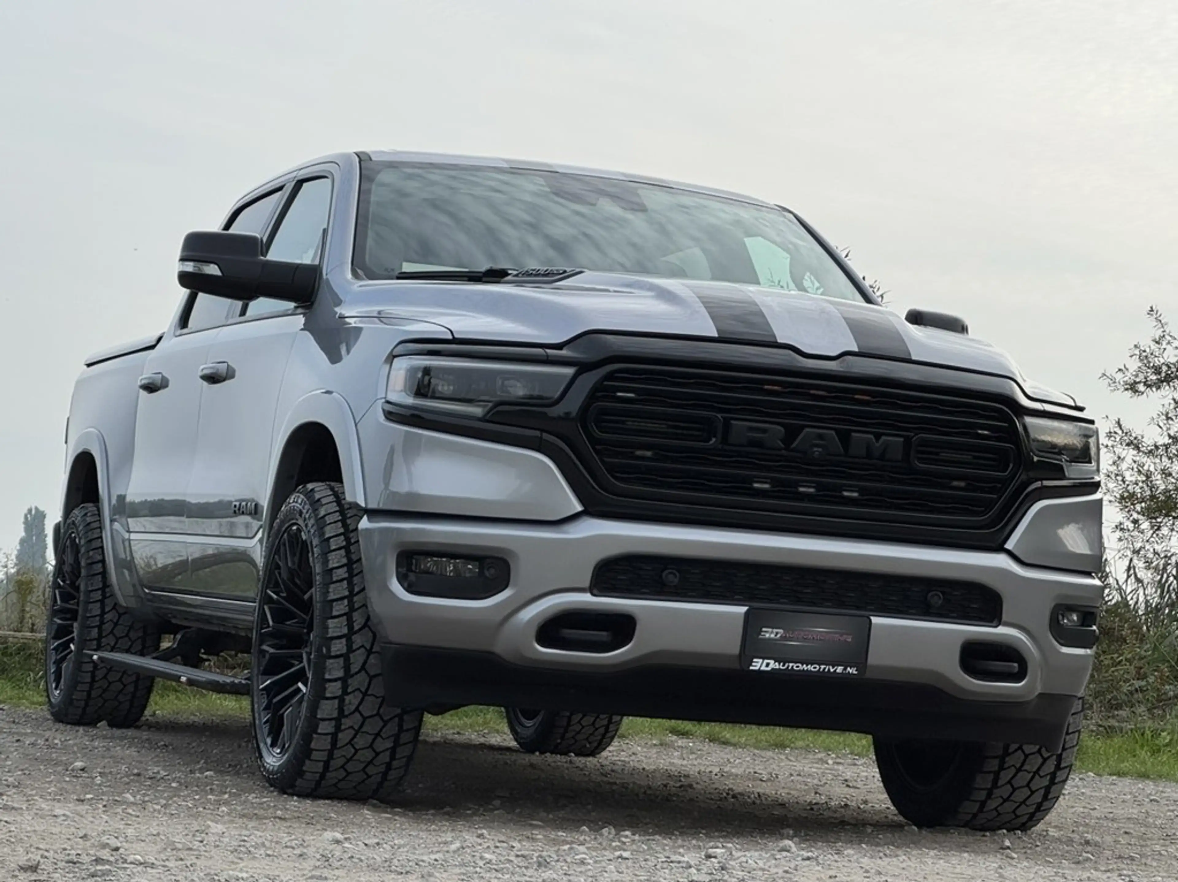 Dodge RAM 1500 LIMITED NIGHT 5.7L V8, DEALER ONDERH, PANO, L — photo 2