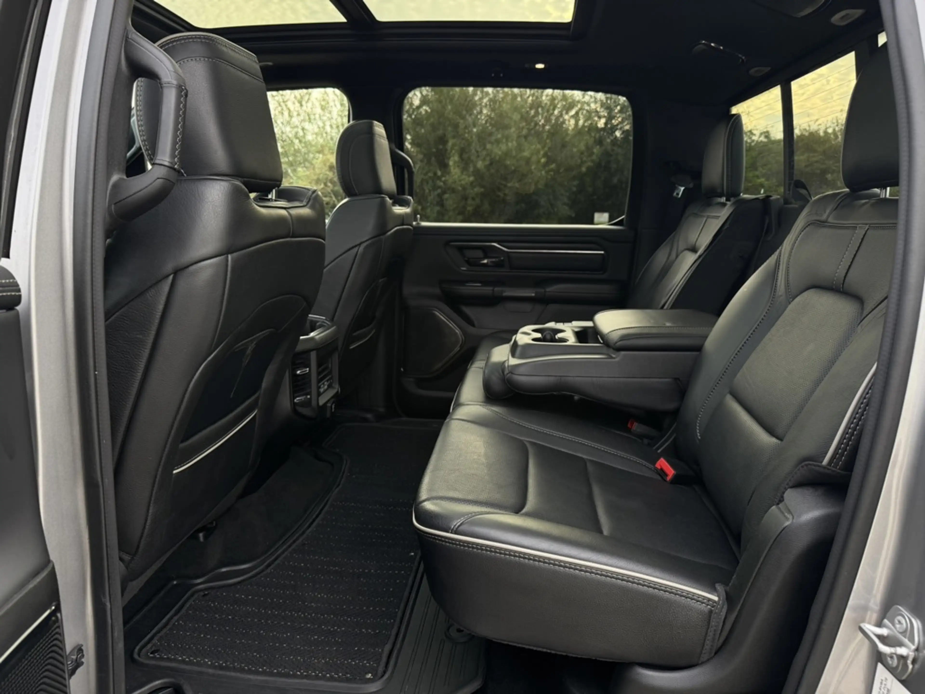 Dodge RAM 1500 LIMITED NIGHT 5.7L V8, DEALER ONDERH, PANO, L — photo 9