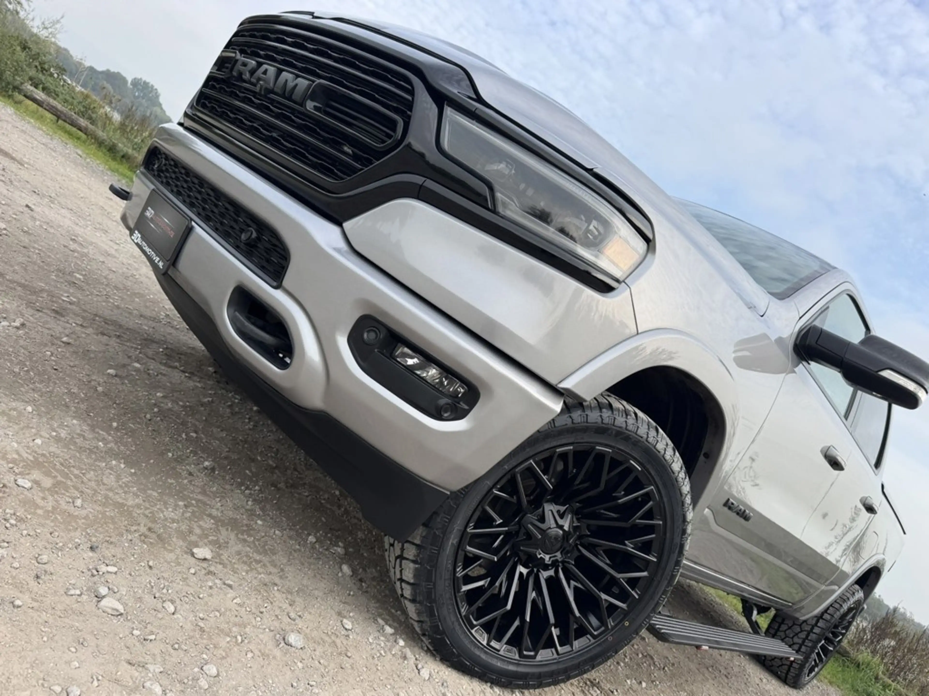Dodge RAM 1500 LIMITED NIGHT 5.7L V8, DEALER ONDERH, PANO, L — photo 5