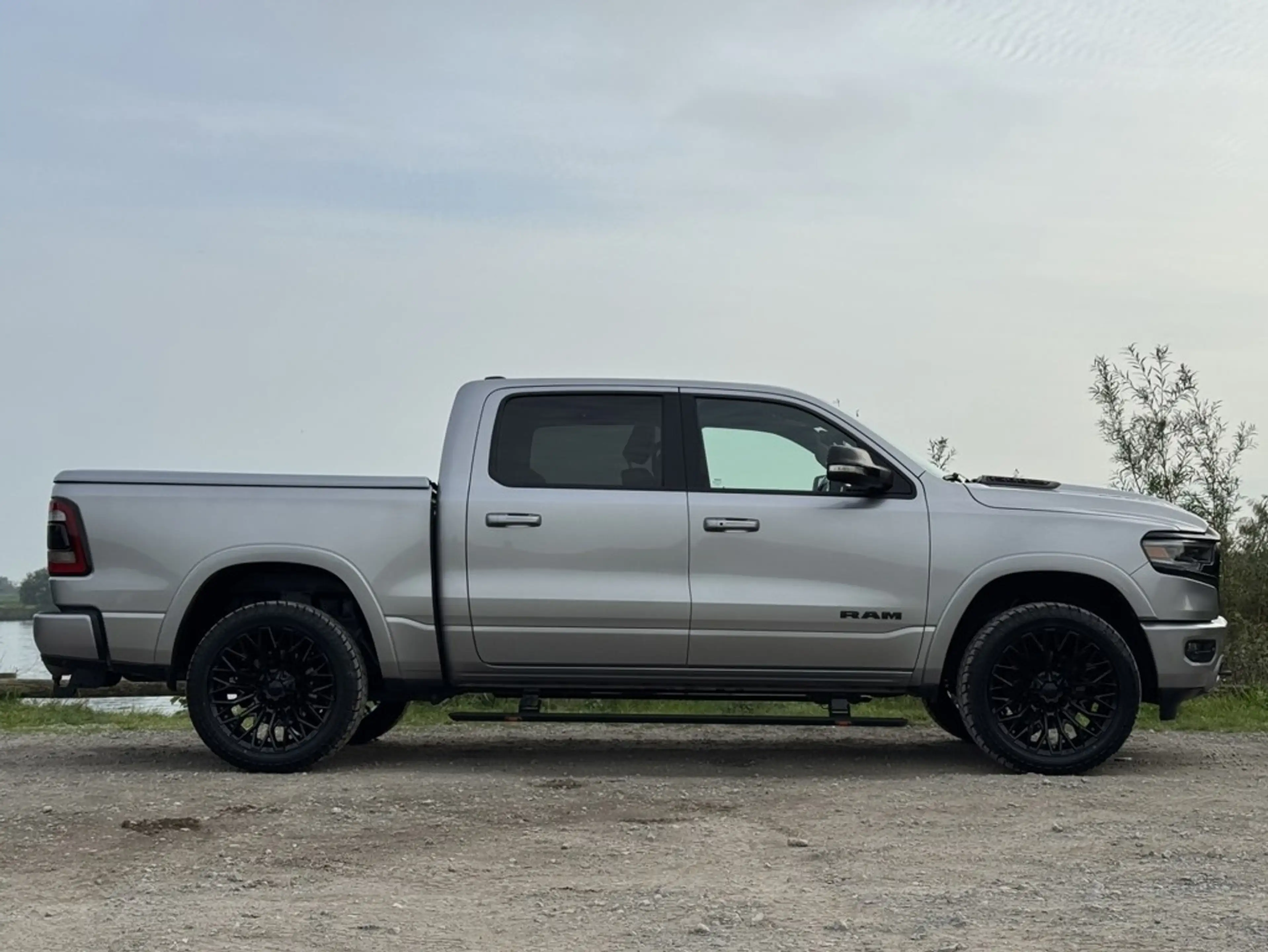 Dodge RAM 1500 LIMITED NIGHT 5.7L V8, DEALER ONDERH, PANO, L — photo 3