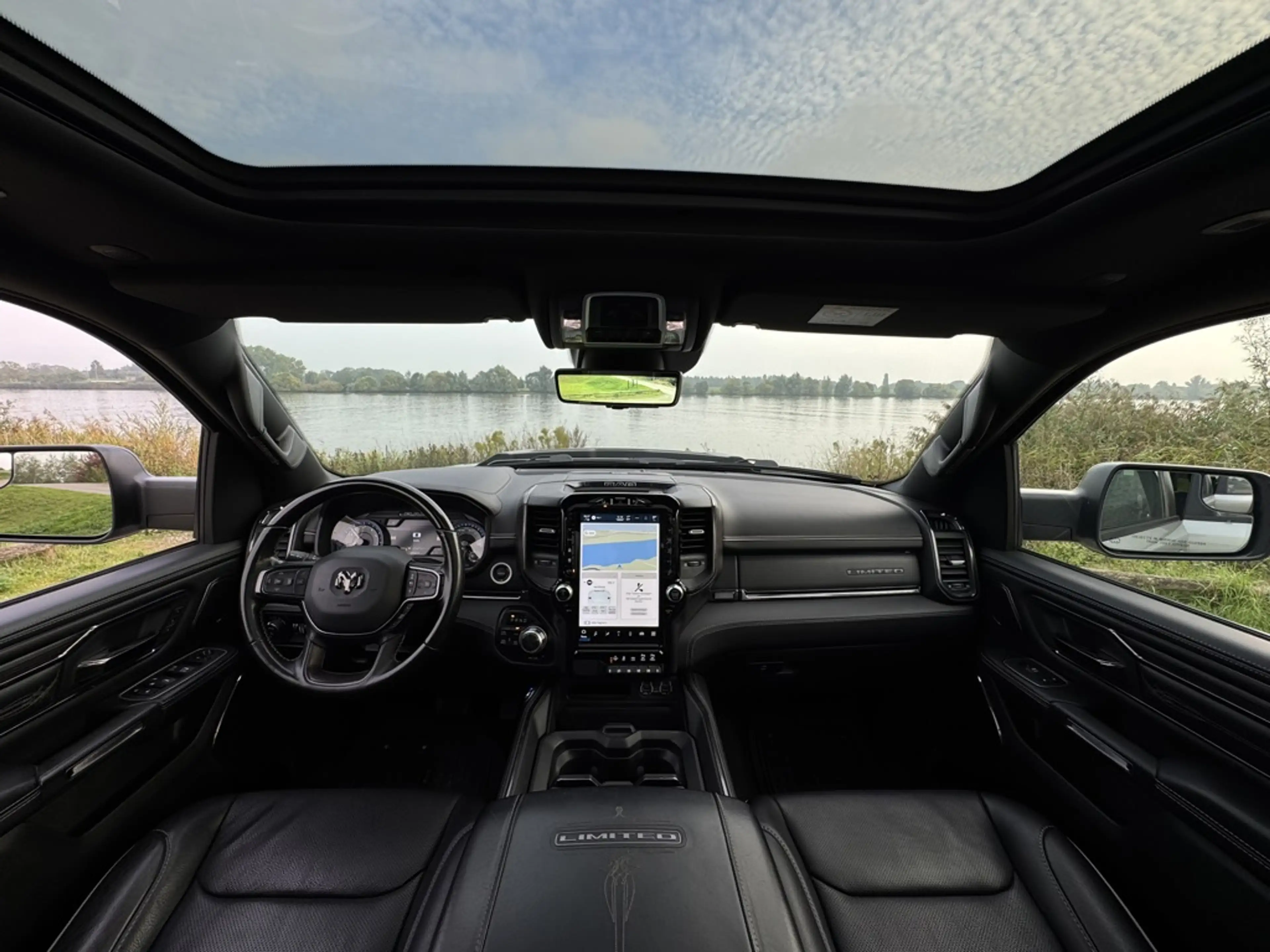 Dodge RAM 1500 LIMITED NIGHT 5.7L V8, DEALER ONDERH, PANO, L — photo 10