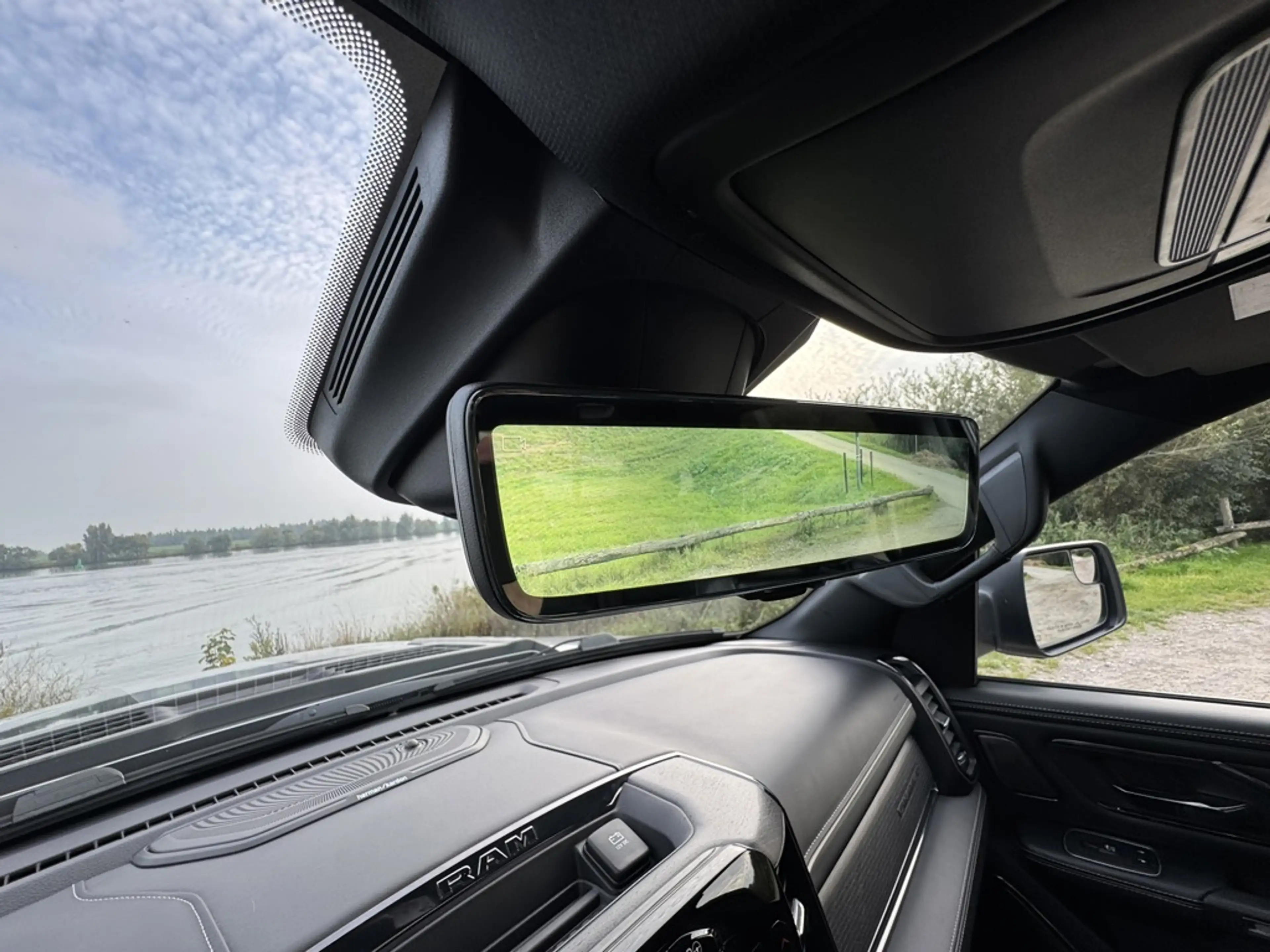 Dodge RAM 1500 LIMITED NIGHT 5.7L V8, DEALER ONDERH, PANO, L — photo 13