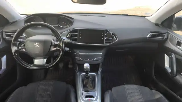 Peugeot 308 view 11