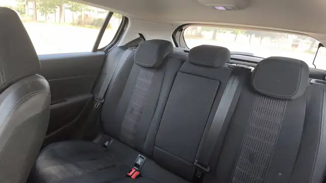 Peugeot 308 view 9