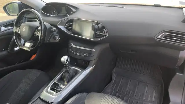Peugeot 308 view 10