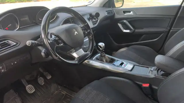 Peugeot 308 view 8