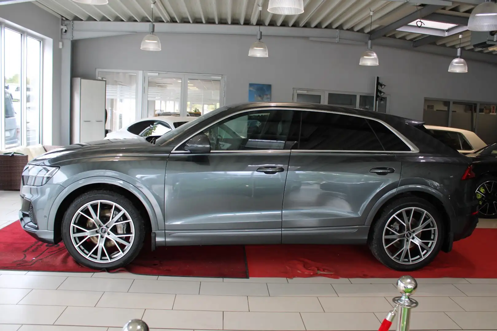 Audi Q8 50 TDI quattro S-LINE Grau - 2