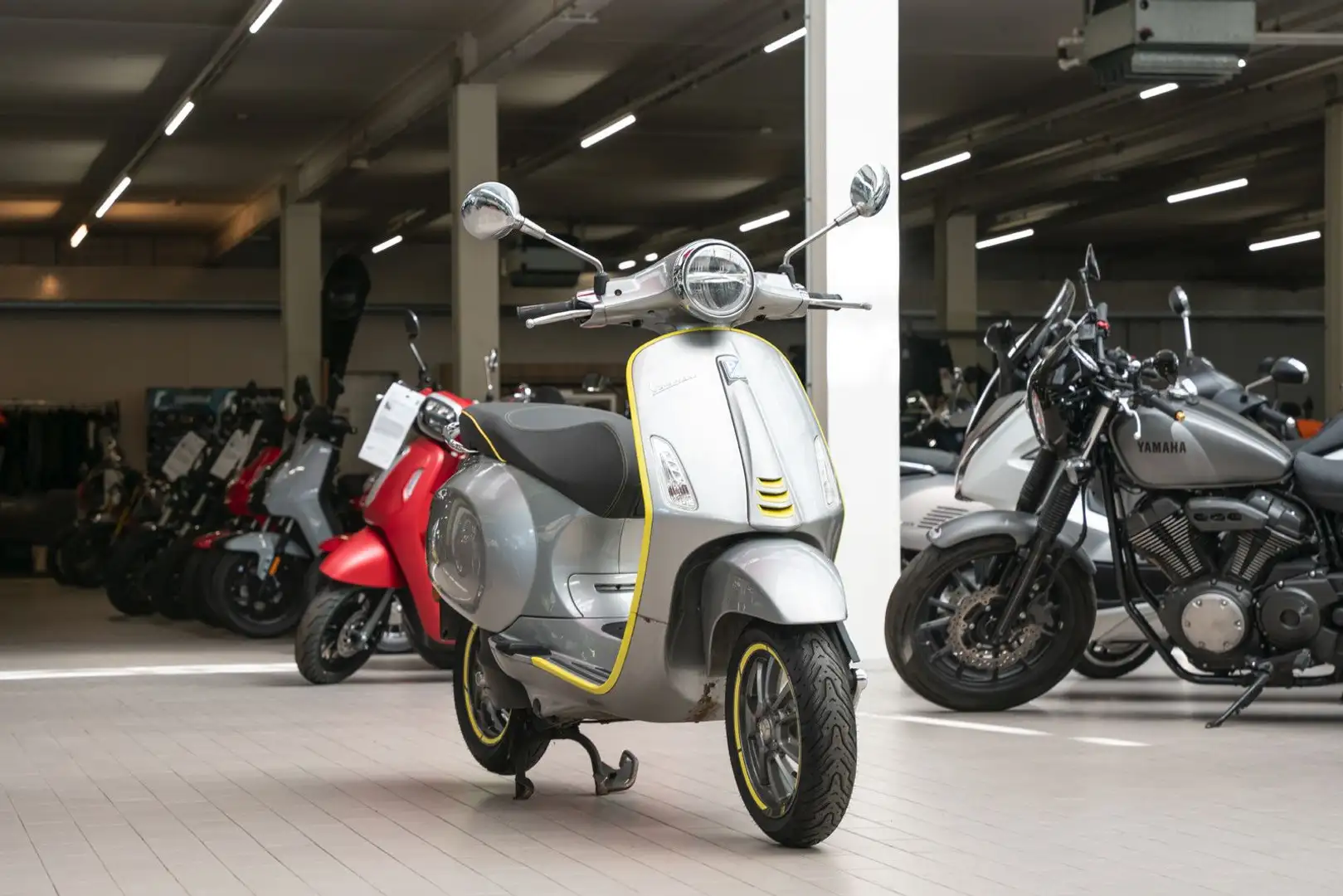 Vespa Elettrica 70, 1.Hand, unfallfrei Argent - 2