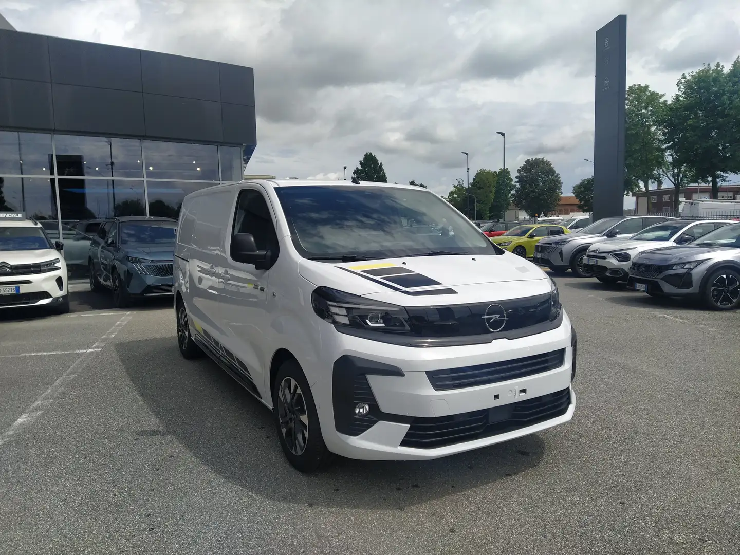 Opel Vivaro VAN 2.0 Diesel 180cv AT8 Serie Speciale "SPORTIVE" Blanc - 1