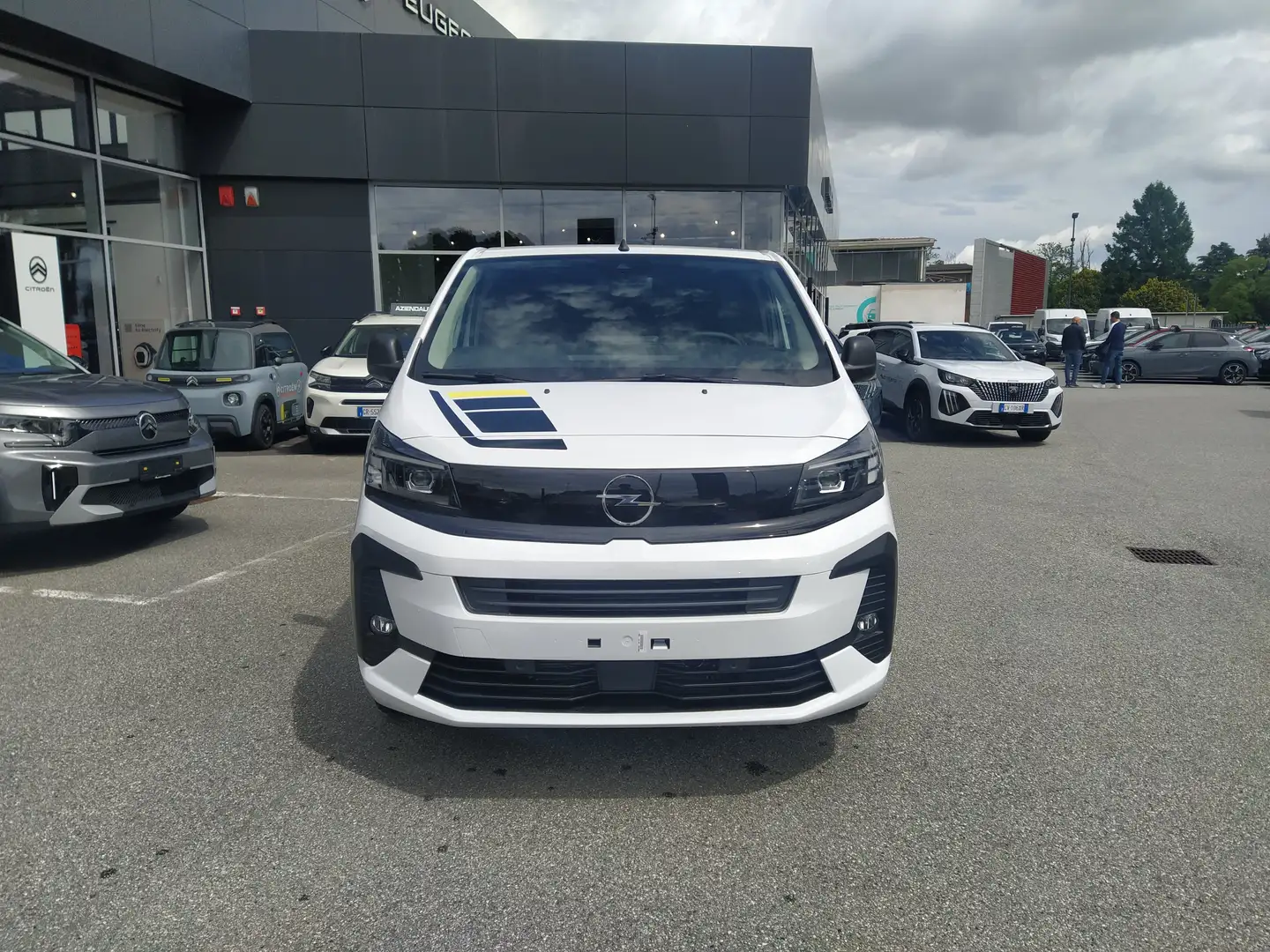 Opel Vivaro VAN 2.0 Diesel 180cv AT8 Serie Speciale "SPORTIVE" Blanc - 2