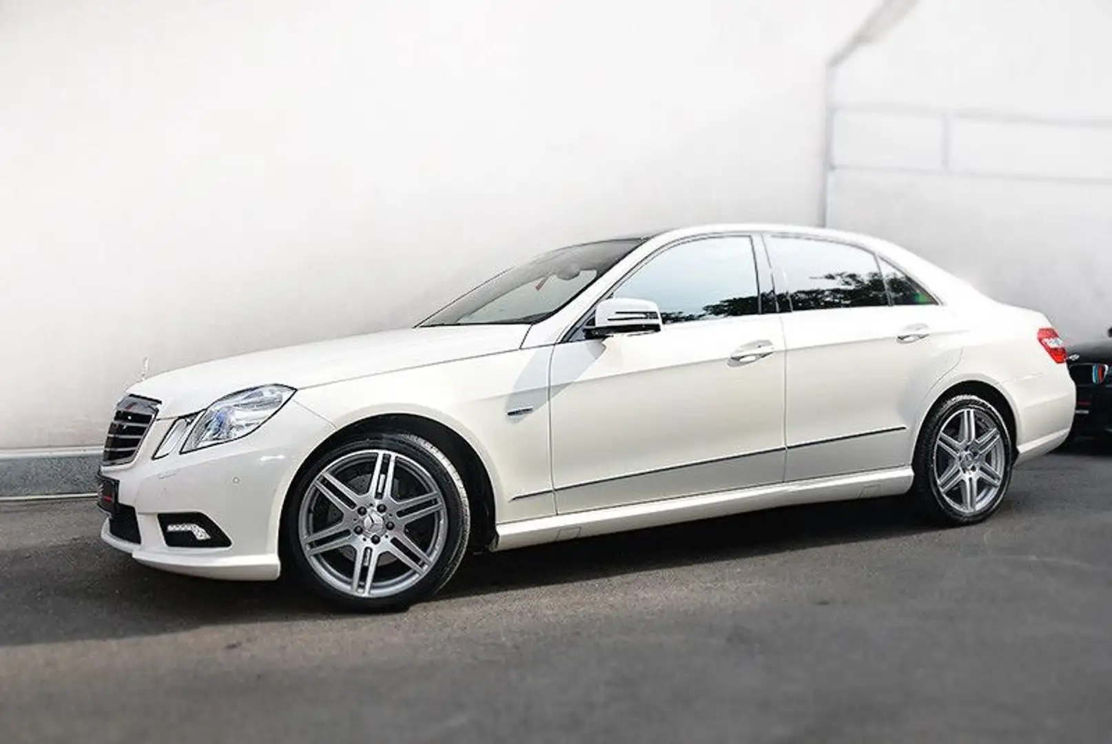 Mercedes-Benz E 350 CGI V6 AMG*1.Hand*Aut.*Comand*Leder*Panor. Weiß - 2