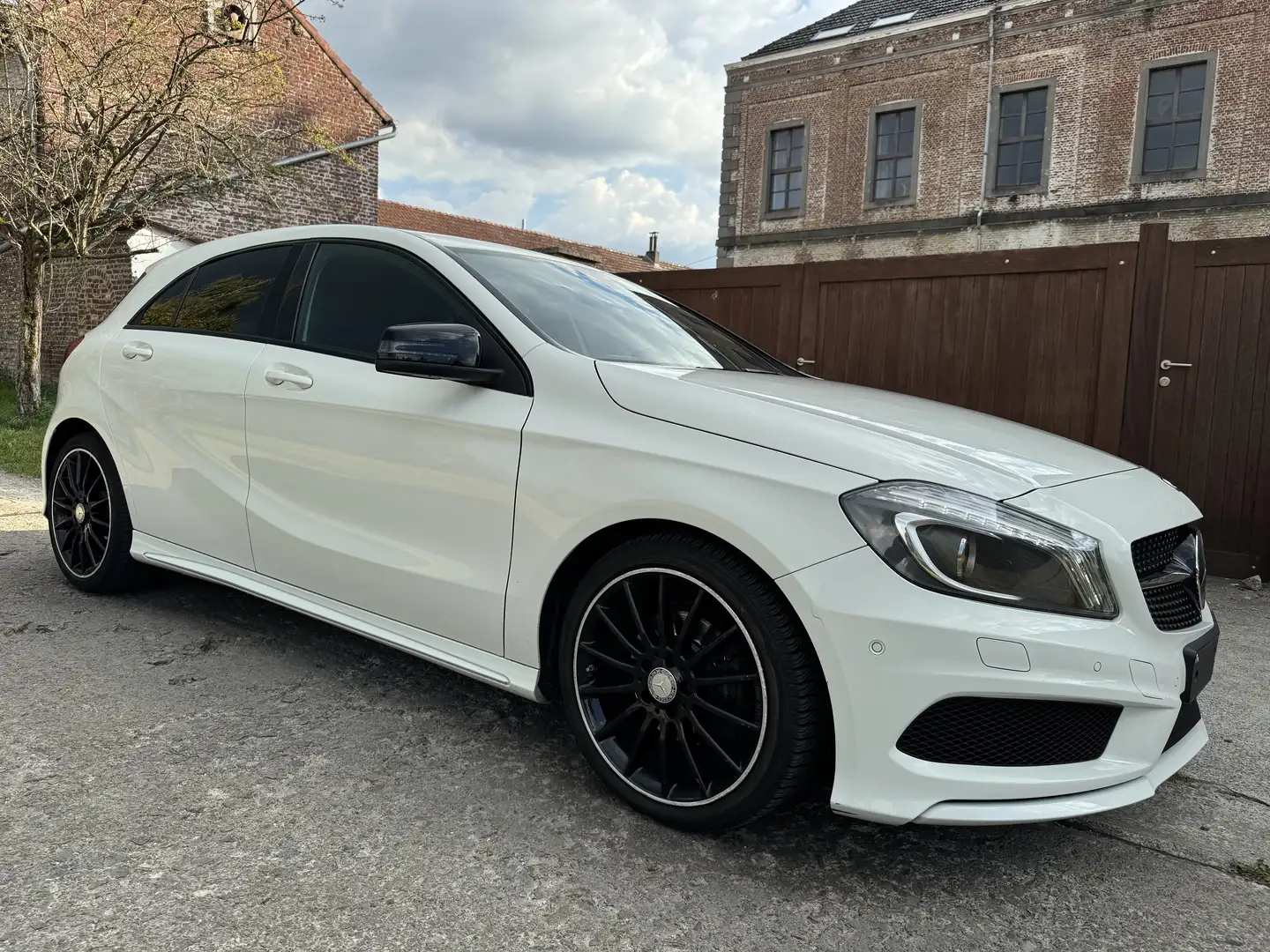 Mercedes-Benz A 180 *AMG PACK* || GPS || PDC || CRUISE CONTROL || Blanc - 1