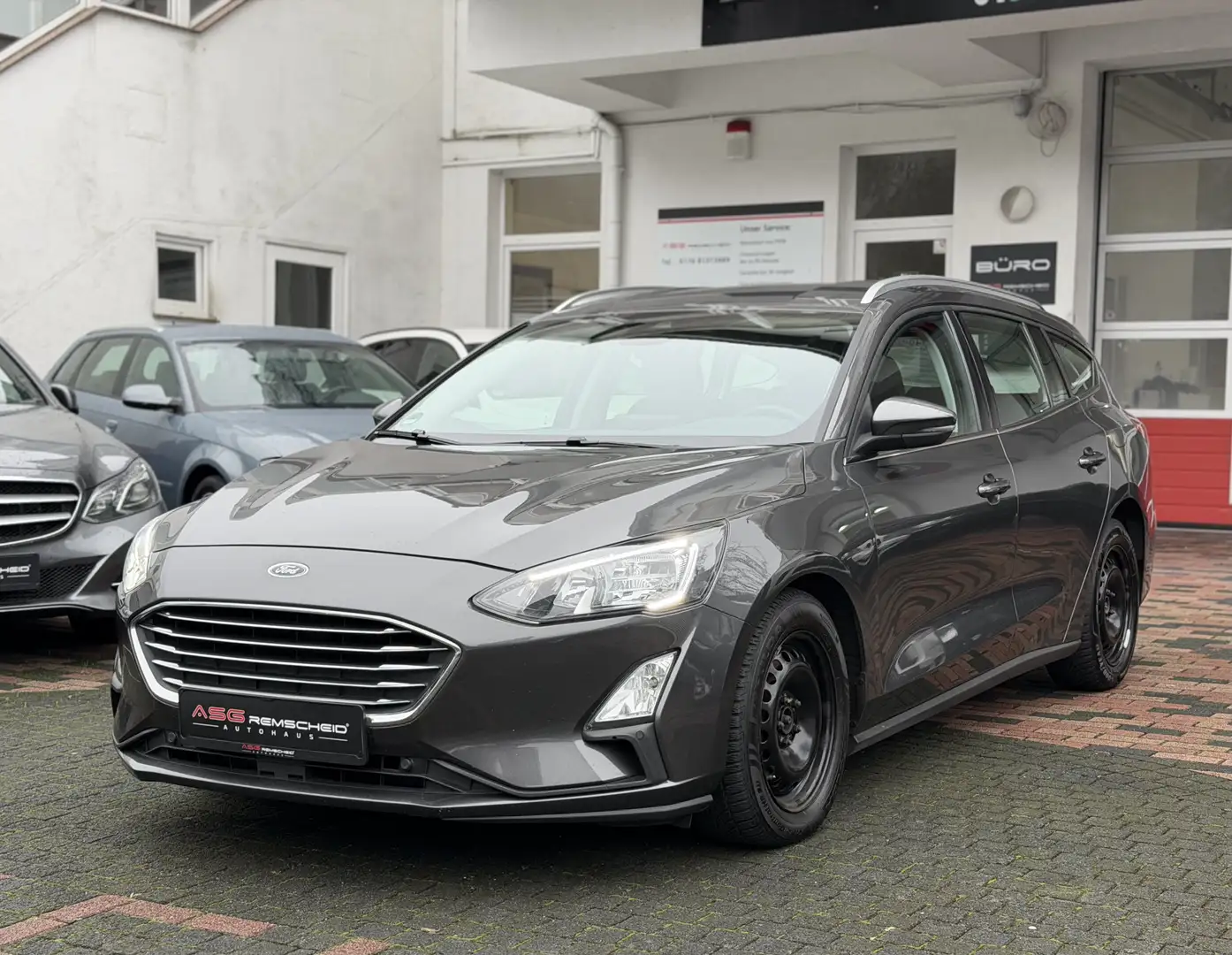 Ford Focus 1.5 TDCi Aut. Titanium *1.HD *ACC *Navi Grau - 1