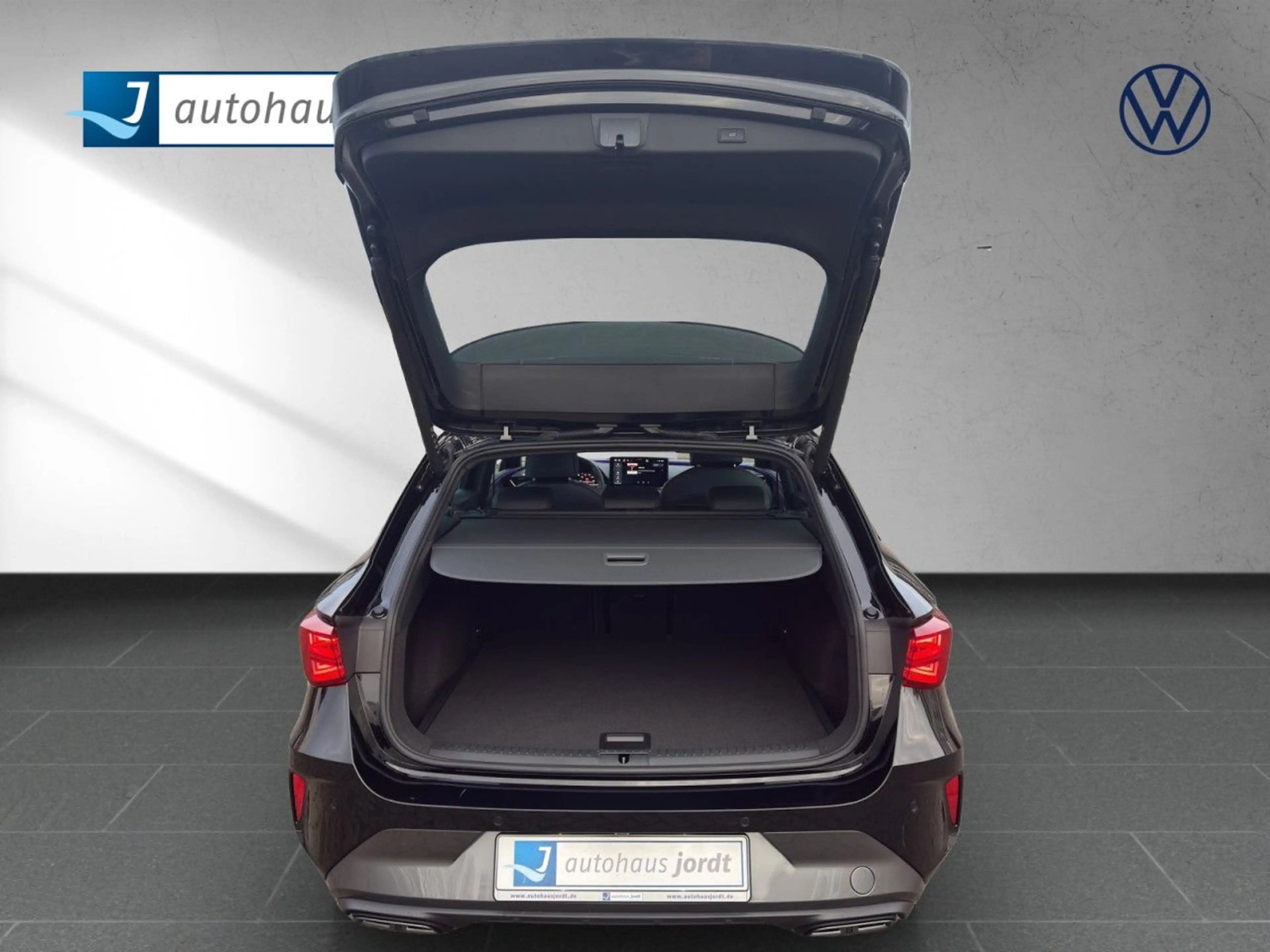 CUPRA Leon Sportstourer 1.5 TSI OPF Edge DSG EPH FLA LED — photo 12