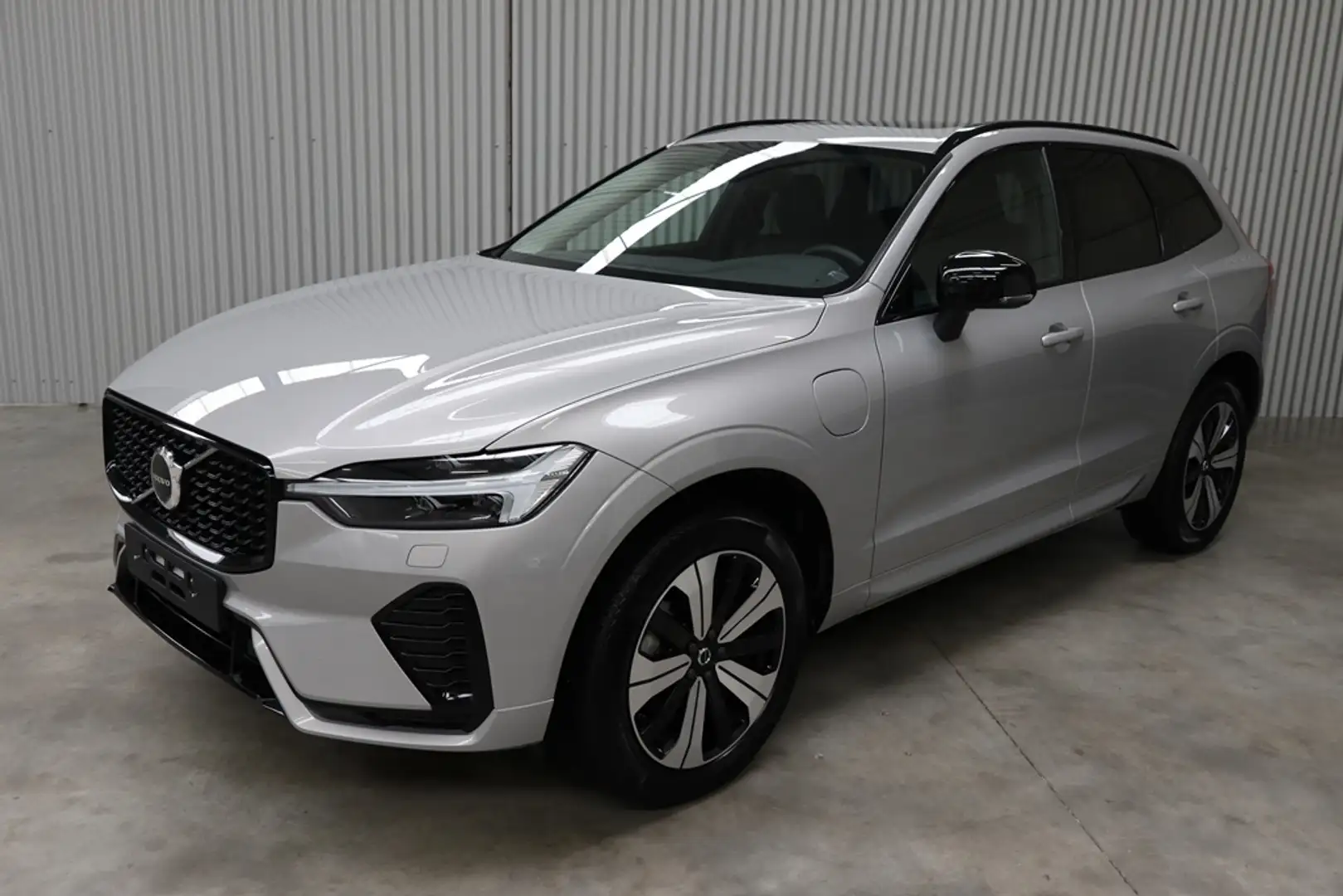 Volvo XC60 T6 Recharge Plug-in Hybride AWD Plus Dark ACC PANO Argent - 1