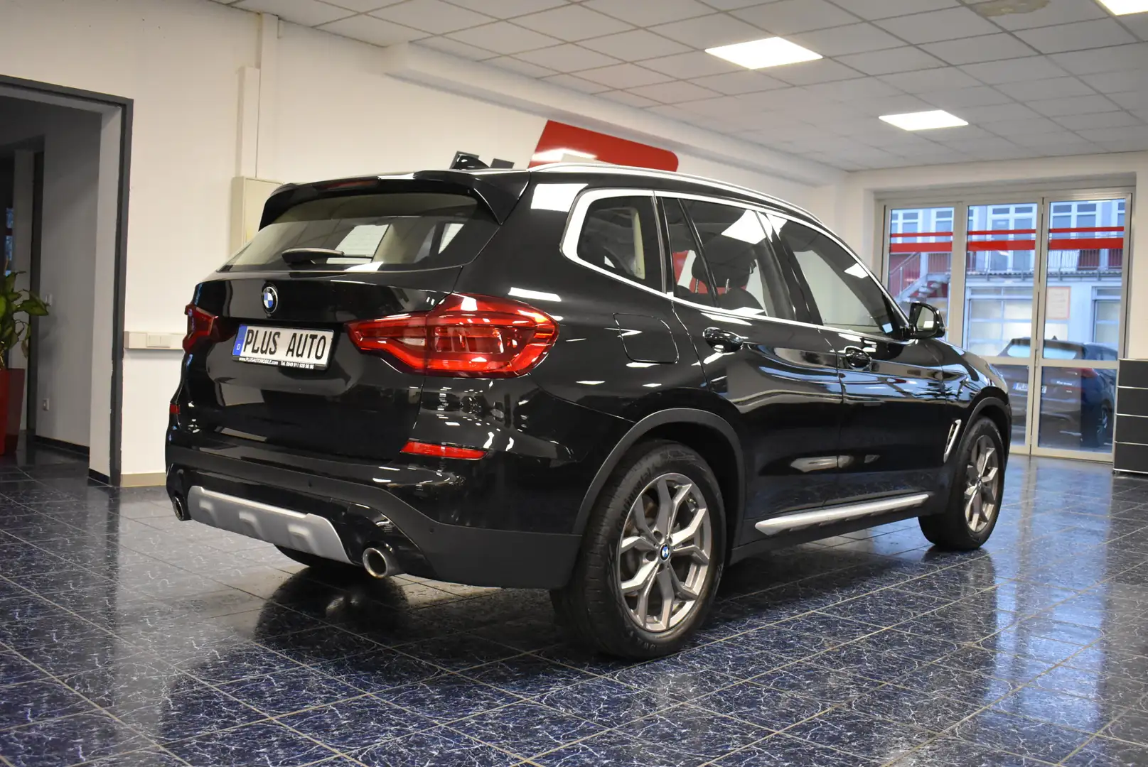 BMW X3 xDrive 20d xLine Aut Navi LED Teilleder Panor Schwarz - 1
