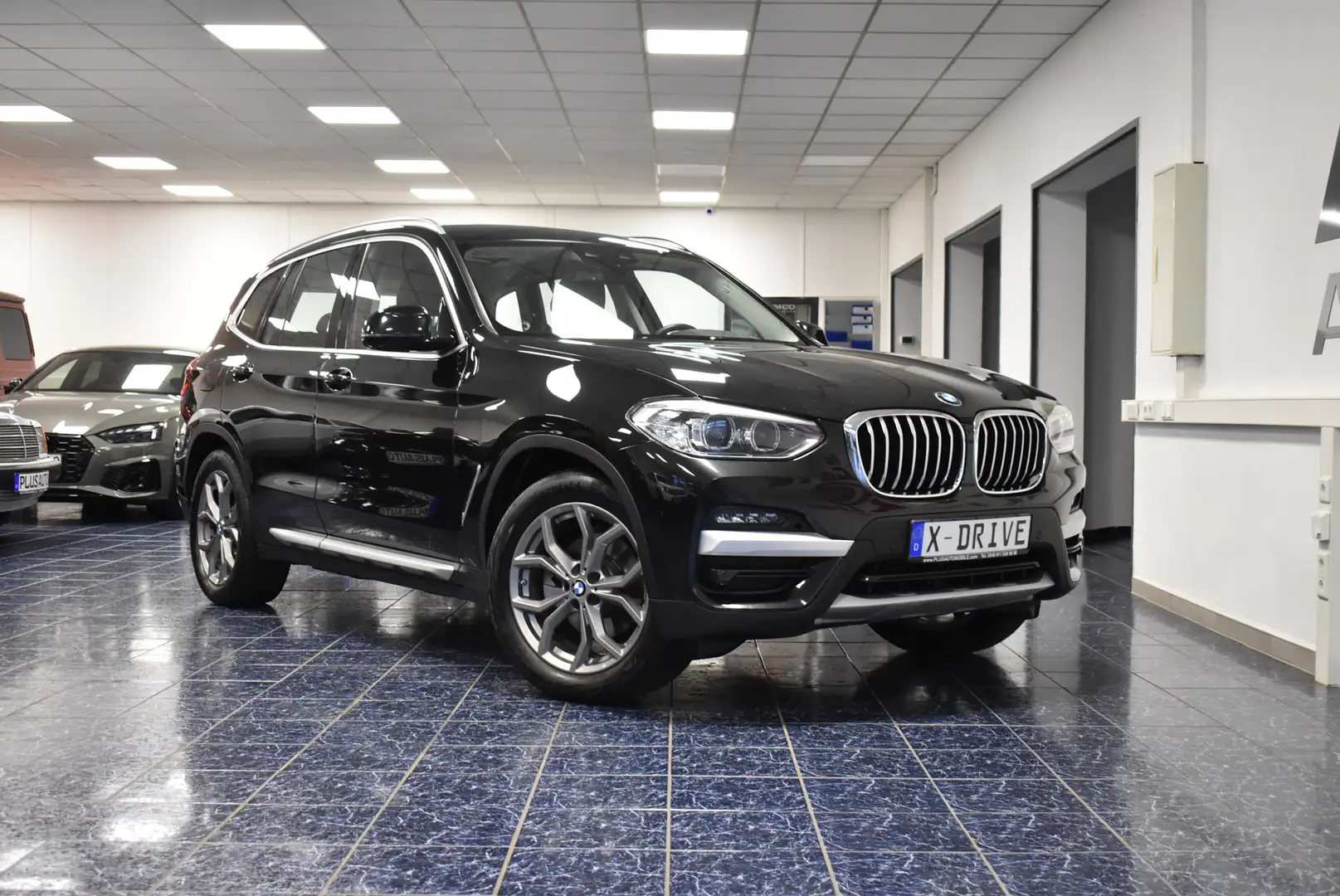 BMW X3 xDrive 20d xLine Aut Navi LED Teilleder Panor Schwarz - 2