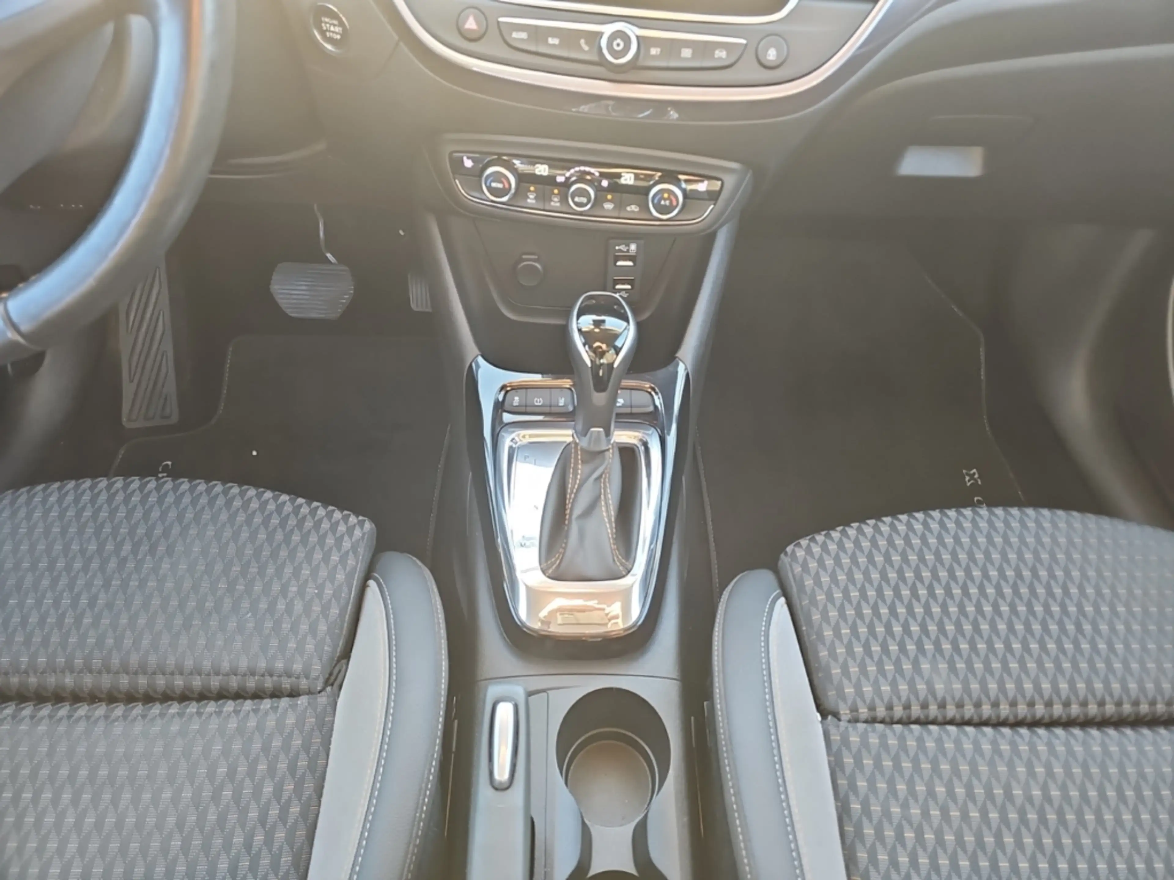 Opel Crossland X Ultimate Autom NAVI Klimaaut HUD RFK AHK SHZ LRH F — photo 14