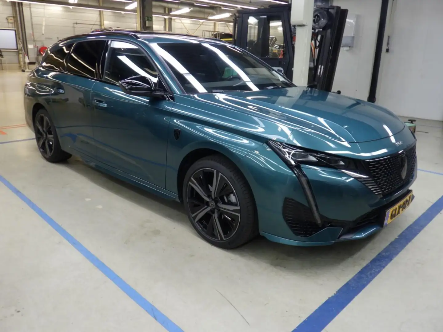 Peugeot 308 SW 1.2 Hybrid 136 e-DCS6 GT | Automaat | Navigatie Blauw - 2
