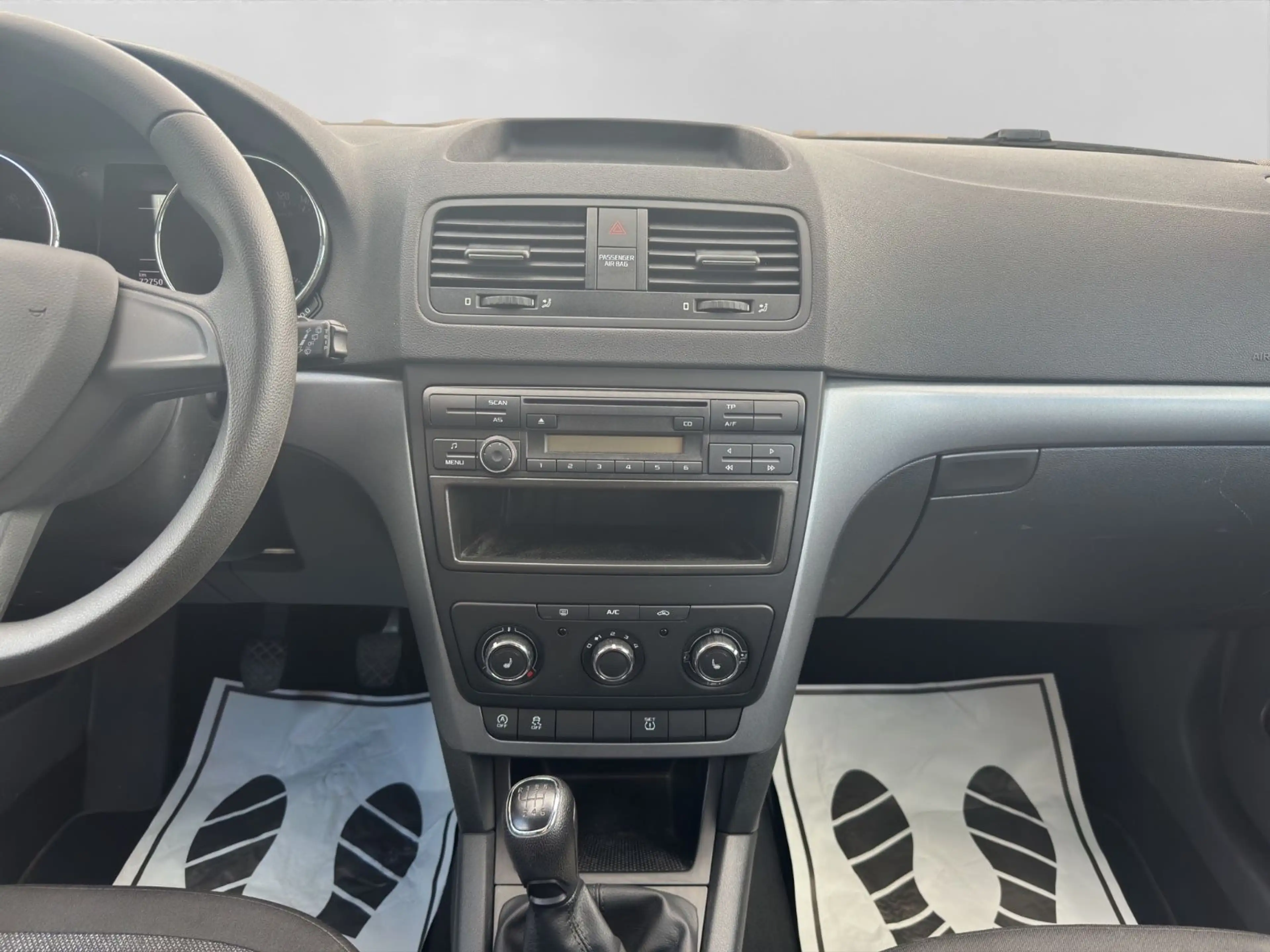 Skoda Yeti Cool Edition Shz PDC Klima TÜV Start Stop — photo 14