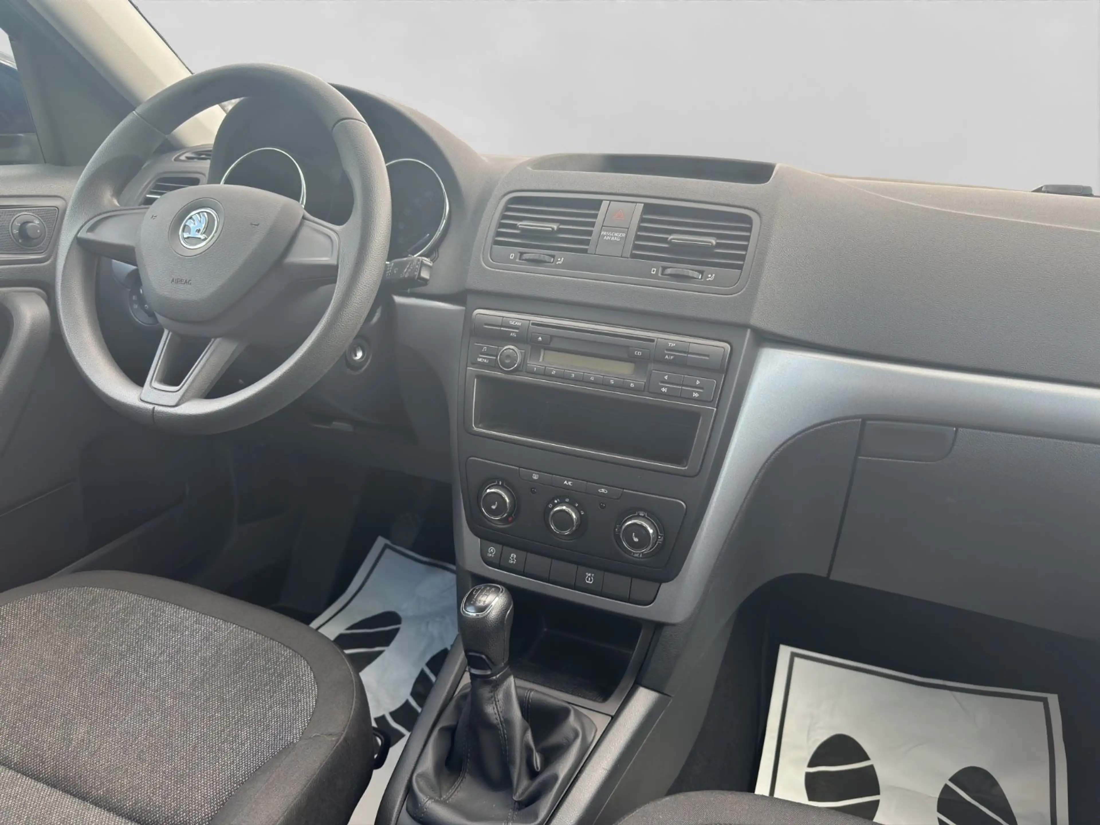 Skoda Yeti Cool Edition Shz PDC Klima TÜV Start Stop — photo 12