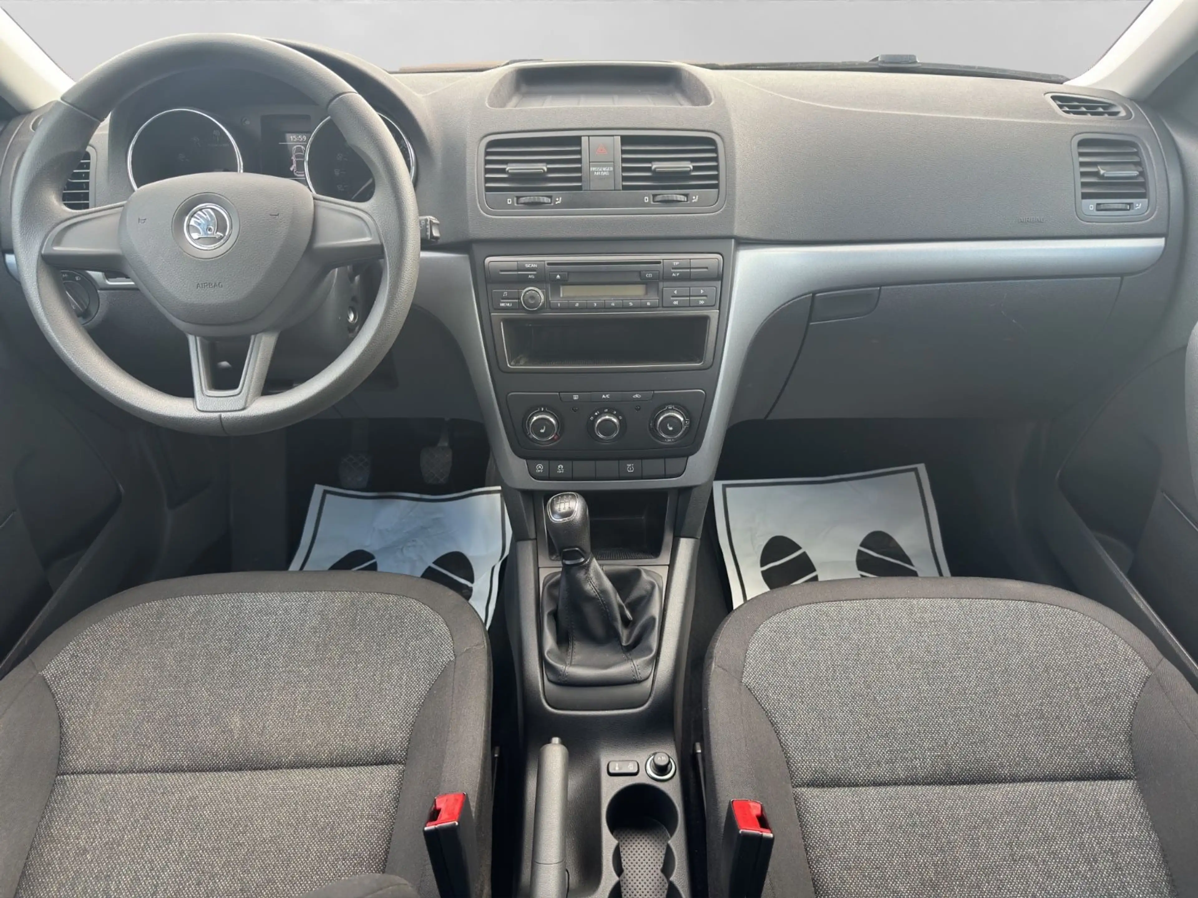 Skoda Yeti Cool Edition Shz PDC Klima TÜV Start Stop — photo 13