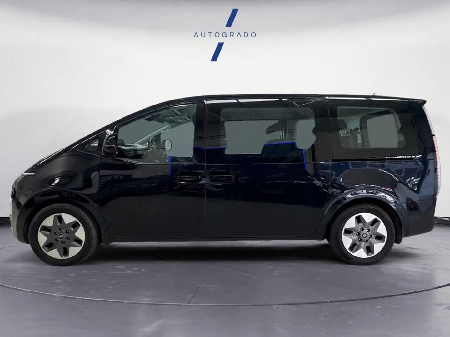 Hyundai STARIA 2.2CRDi 9S Maxx 177 Aut. Negro - 2
