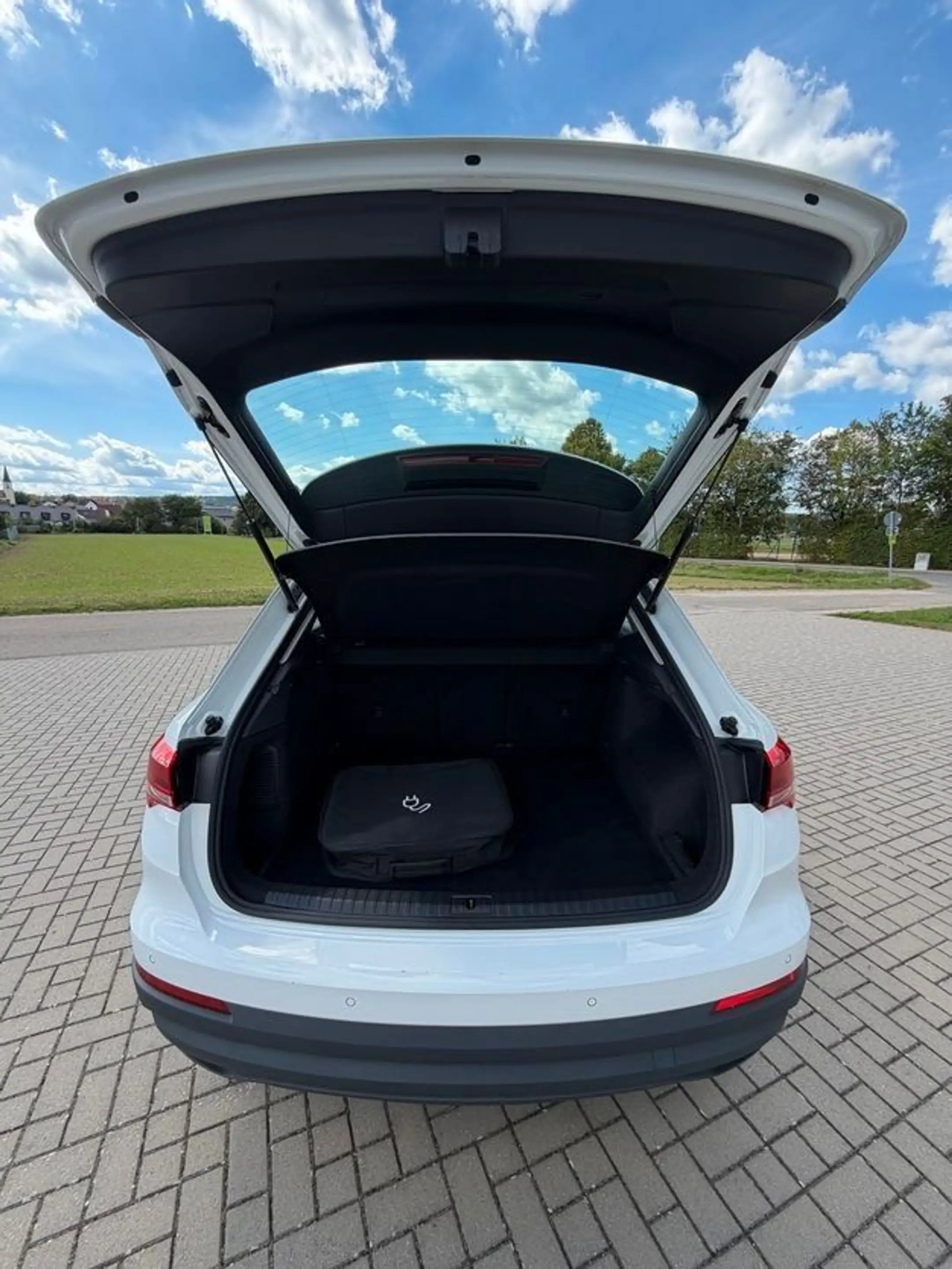 Audi Q3 45 TFSI e Hybrid  Basis-Modell Navi — photo 9