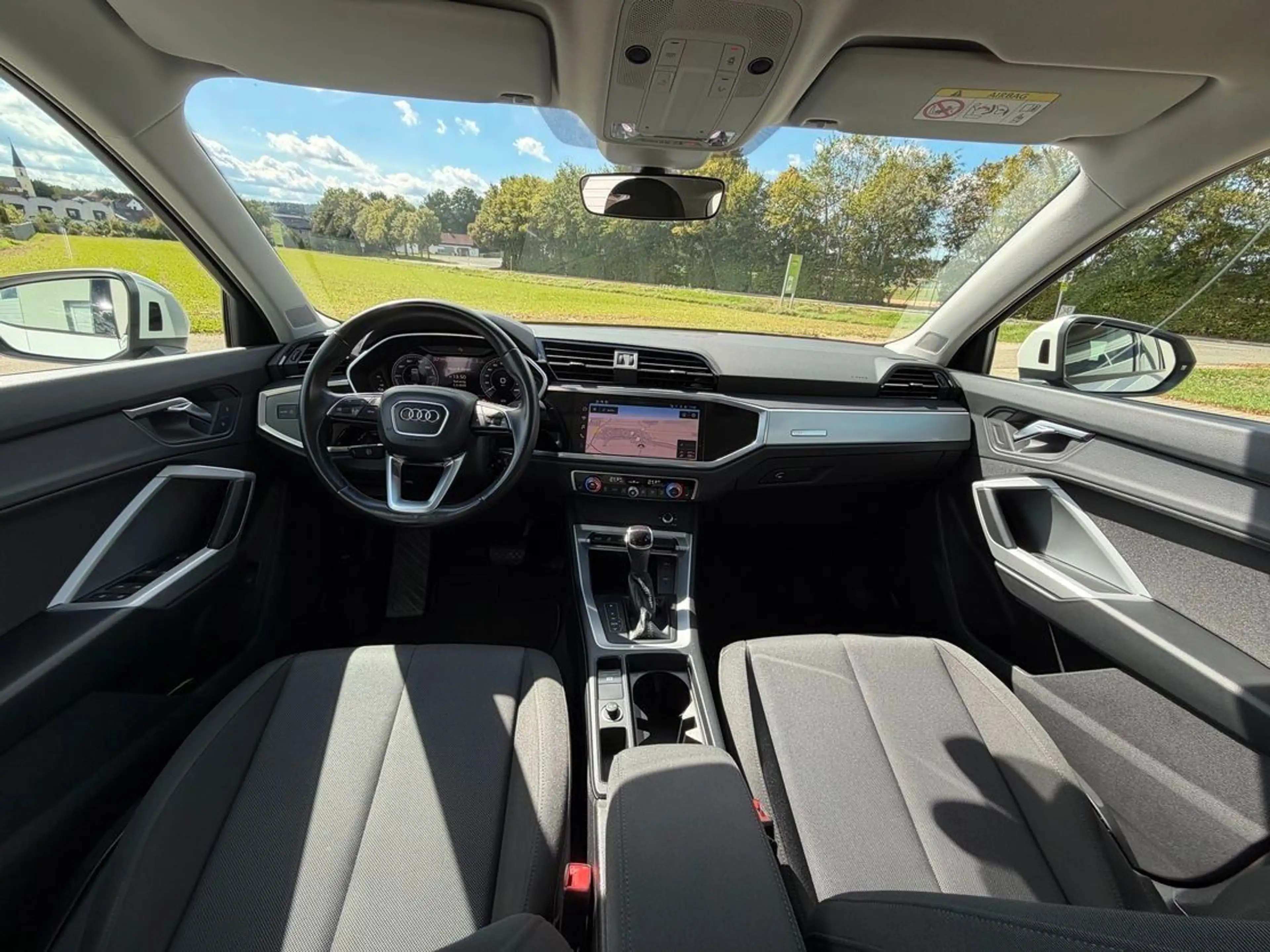 Audi Q3 45 TFSI e Hybrid  Basis-Modell Navi — photo 14