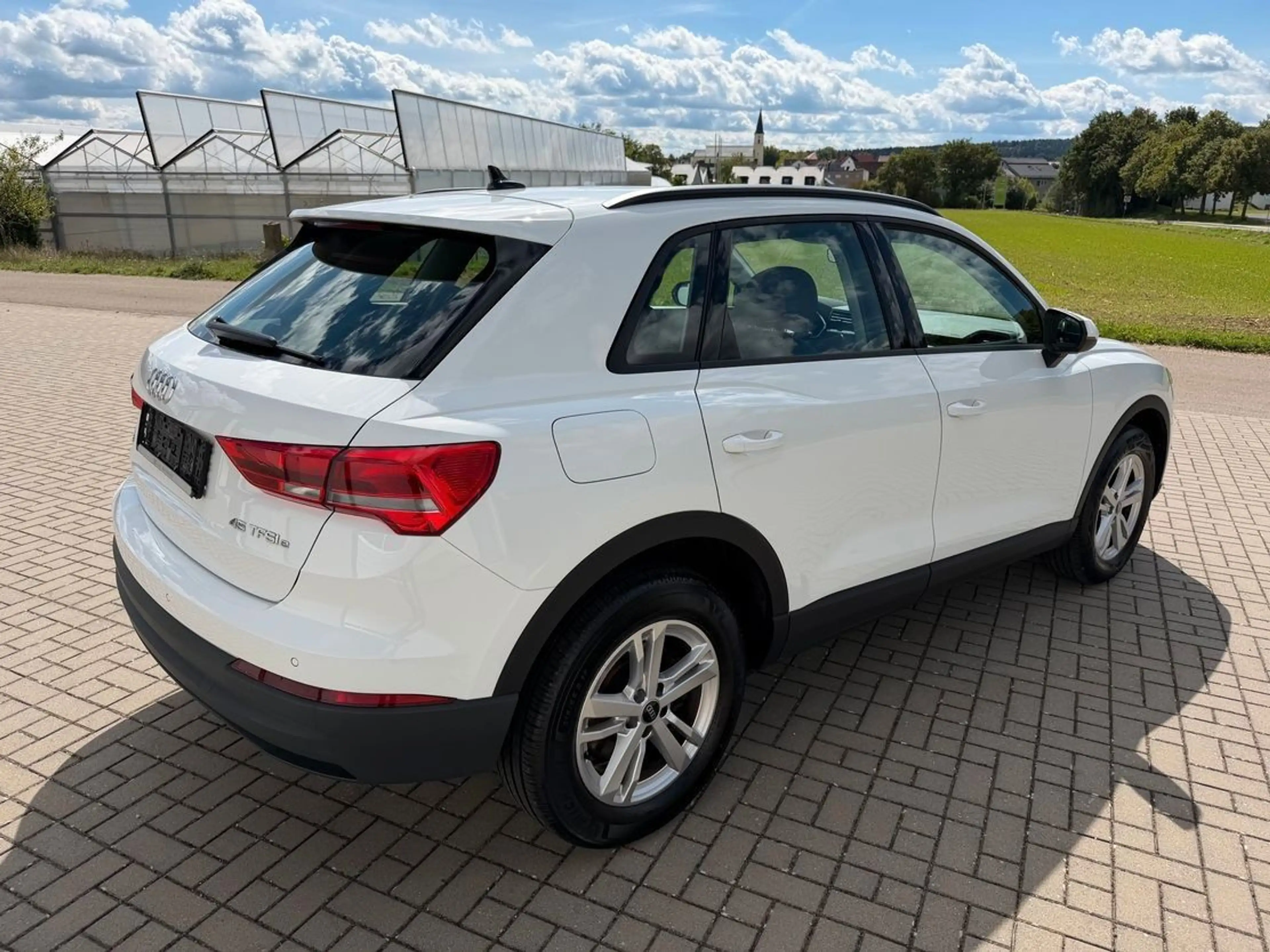 Audi Q3 45 TFSI e Hybrid  Basis-Modell Navi — photo 7