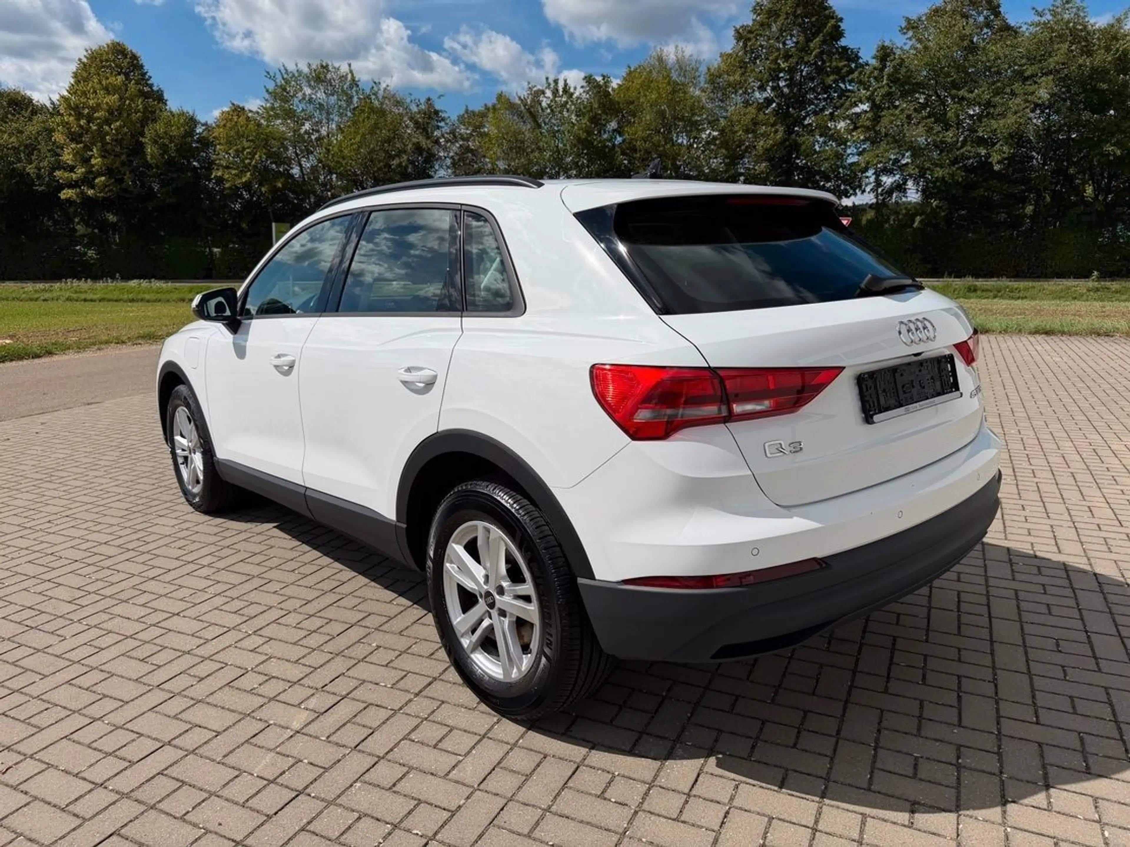 Audi Q3 45 TFSI e Hybrid  Basis-Modell Navi — photo 5