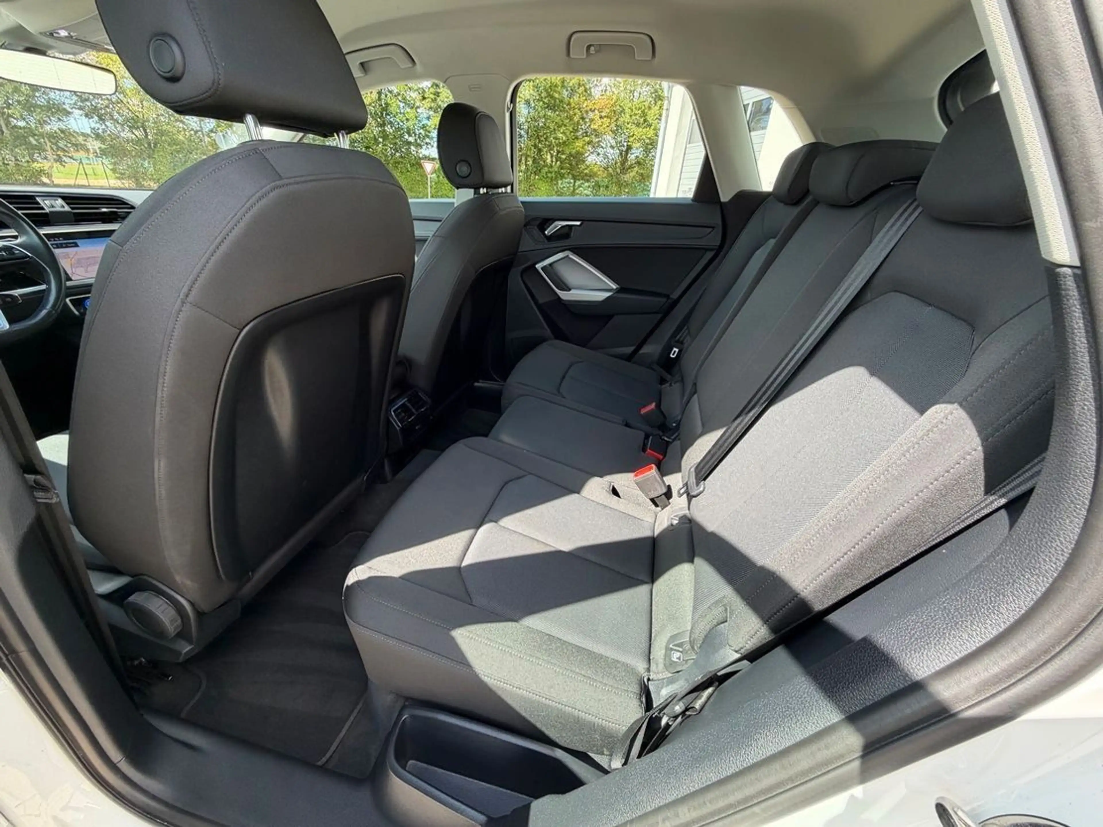 Audi Q3 45 TFSI e Hybrid  Basis-Modell Navi — photo 15