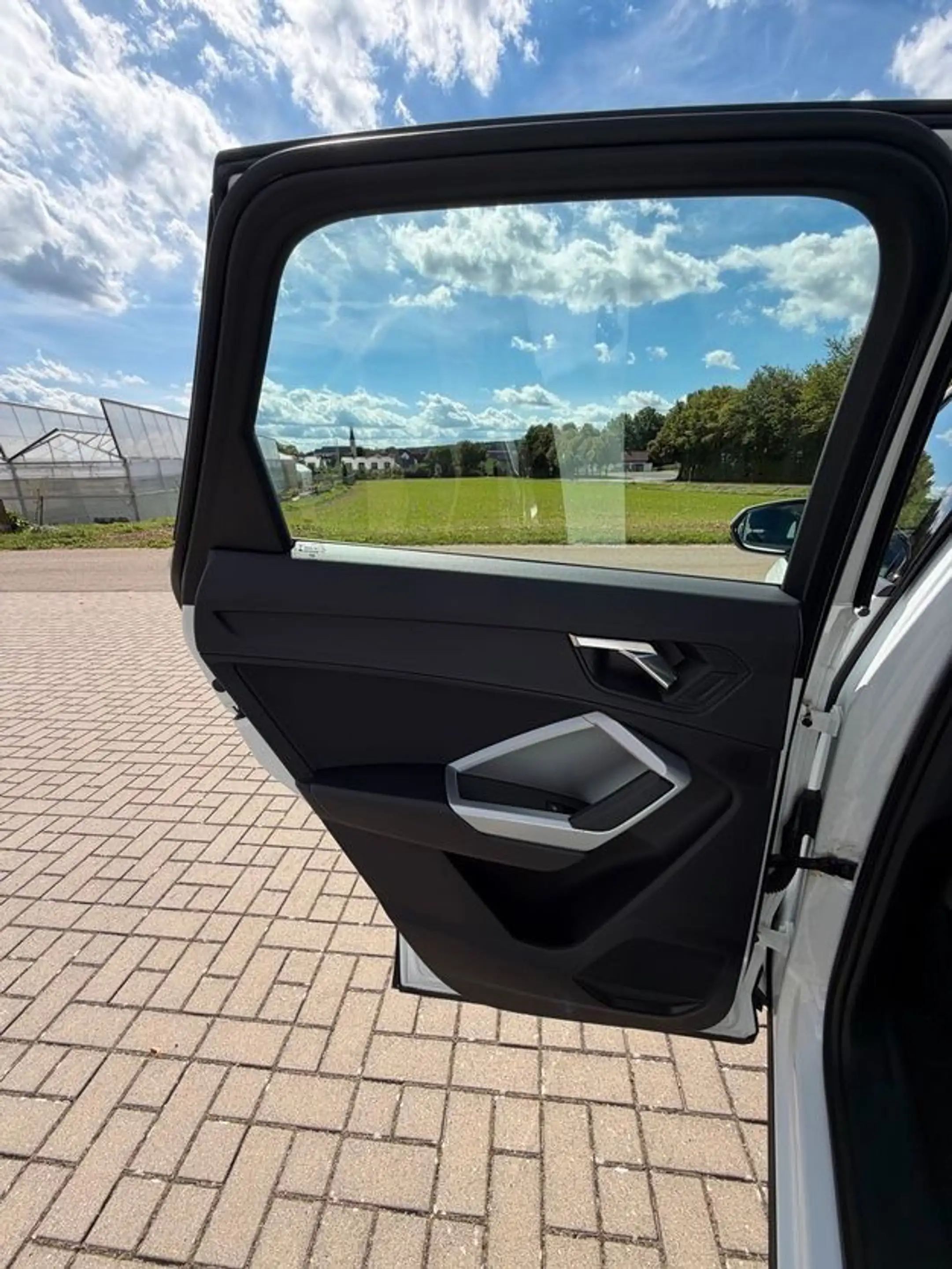 Audi Q3 45 TFSI e Hybrid  Basis-Modell Navi — photo 13