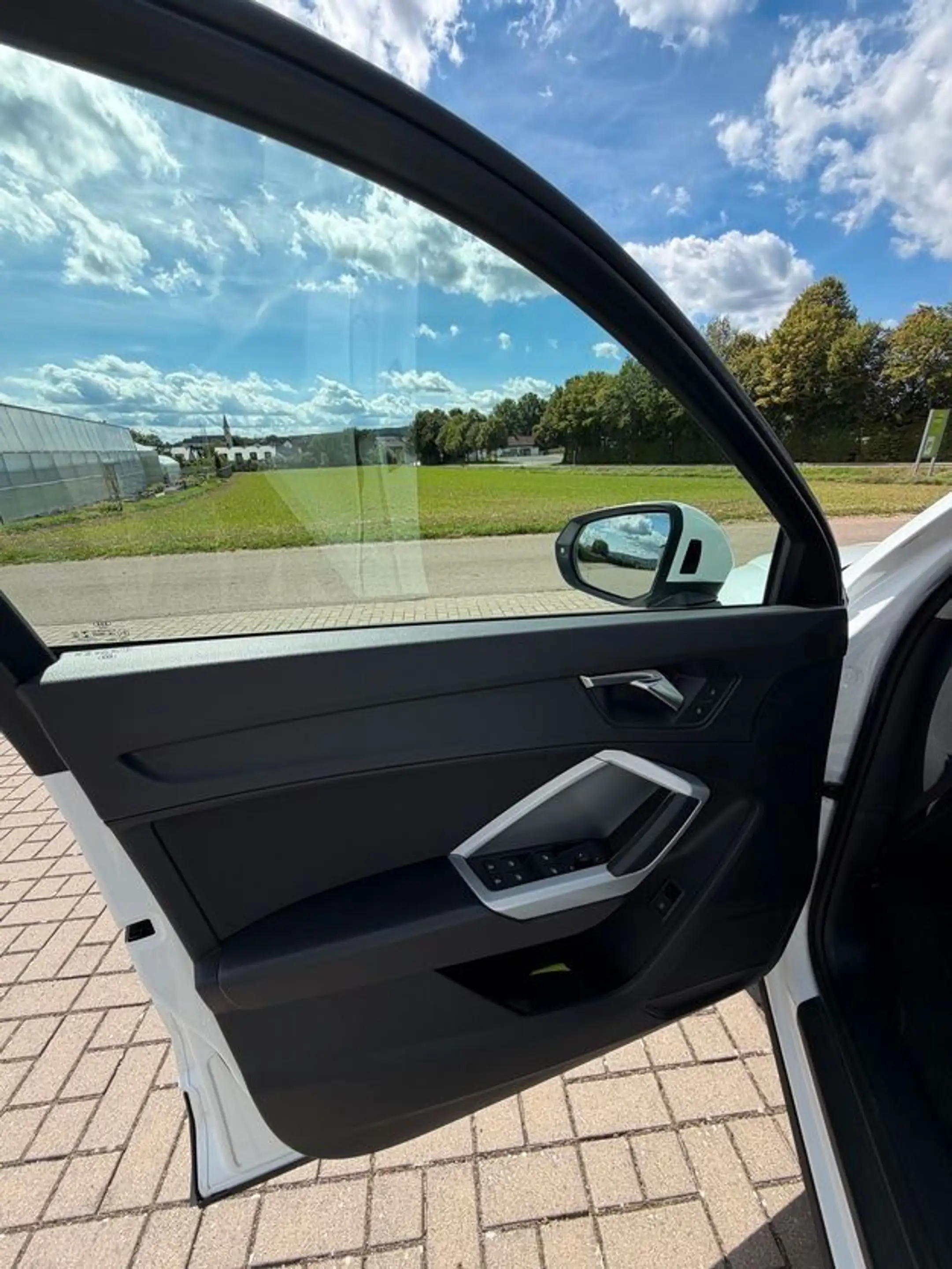 Audi Q3 45 TFSI e Hybrid  Basis-Modell Navi — photo 10