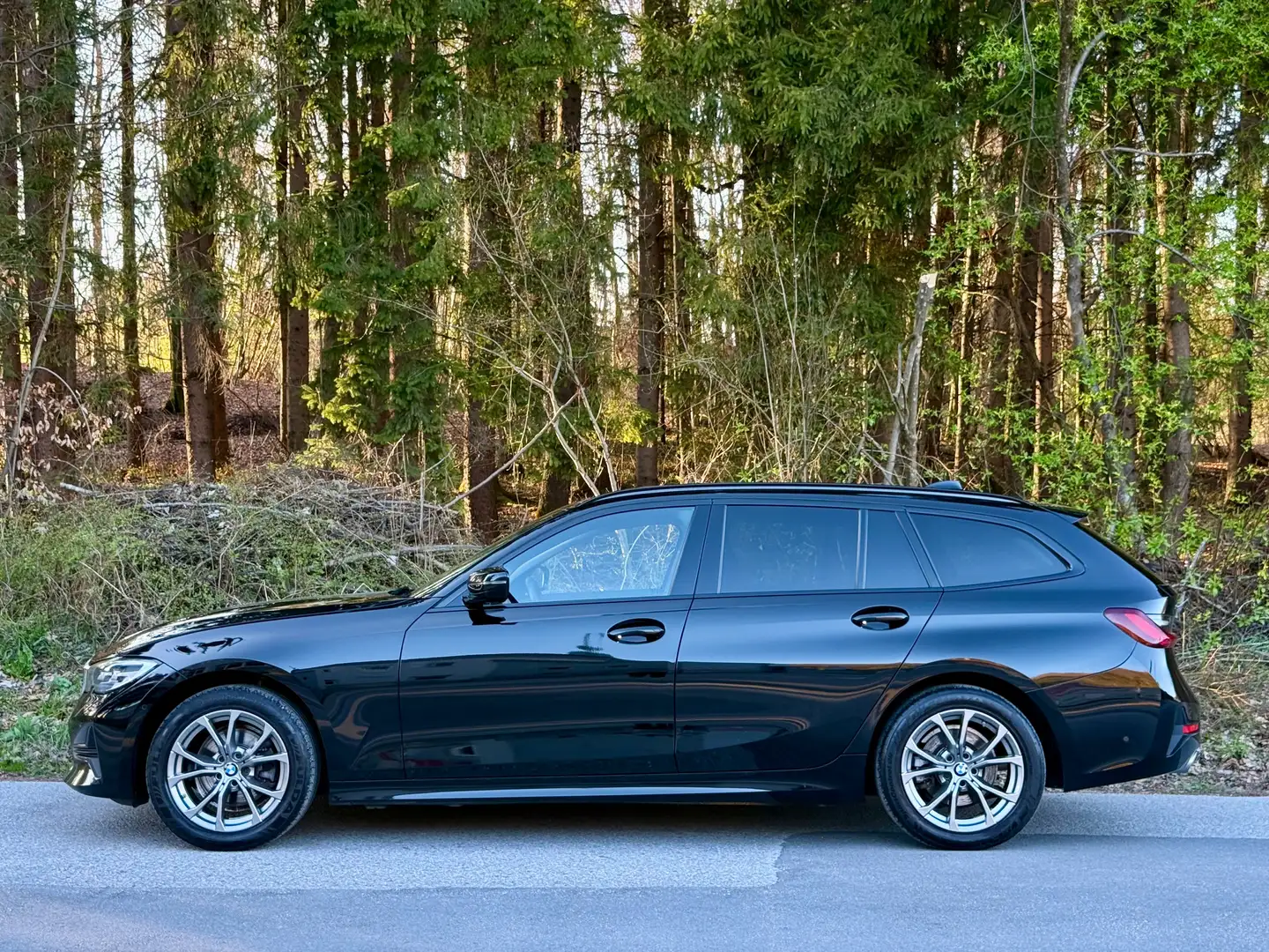 BMW 320 320dxDrive SportLine*1BES*MWST*ACC*HCAM*AHK*AMBIEN Schwarz - 2