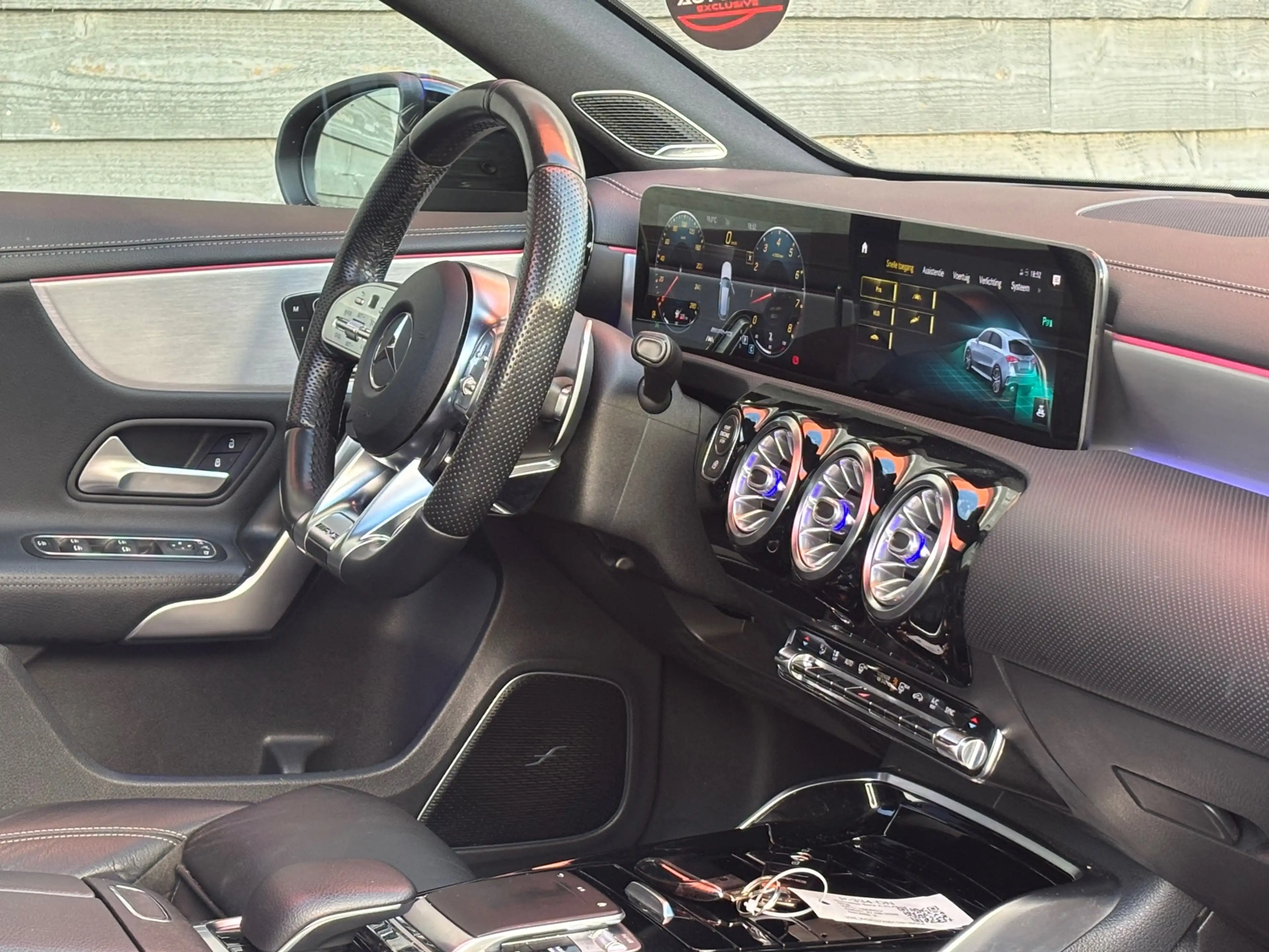 Mercedes-Benz A 35 AMG 4MATIC EDITION 1 PANO HUD MEMORY AUT SFEER VOL OPT — photo 10