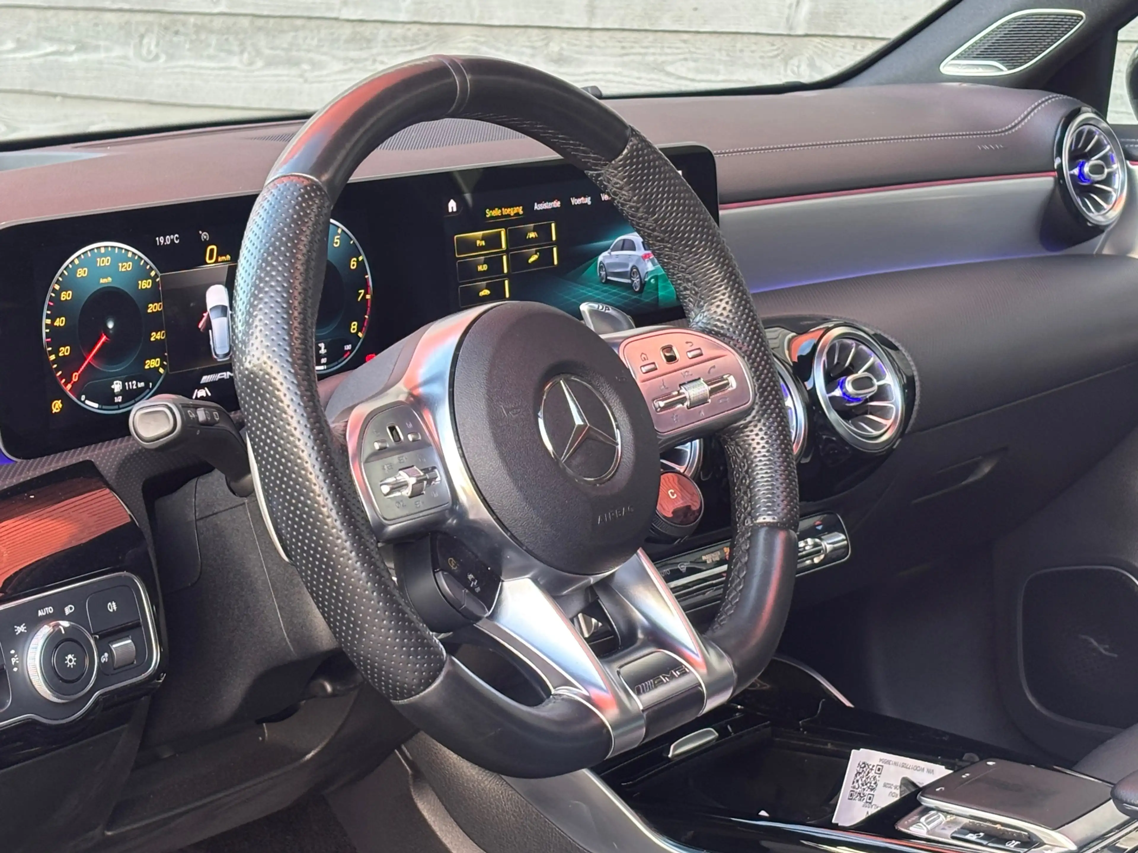Mercedes-Benz A 35 AMG 4MATIC EDITION 1 PANO HUD MEMORY AUT SFEER VOL OPT — photo 9