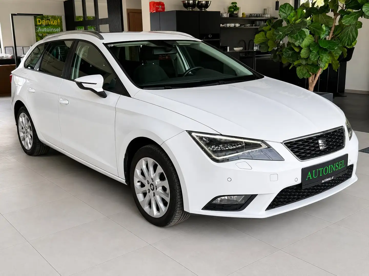 SEAT Leon Style 4Drive Navi PDC Weiß - 2