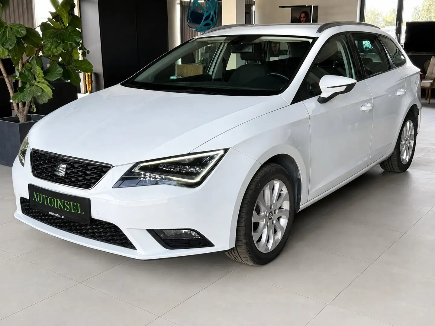 SEAT Leon Style 4Drive Navi PDC Weiß - 1