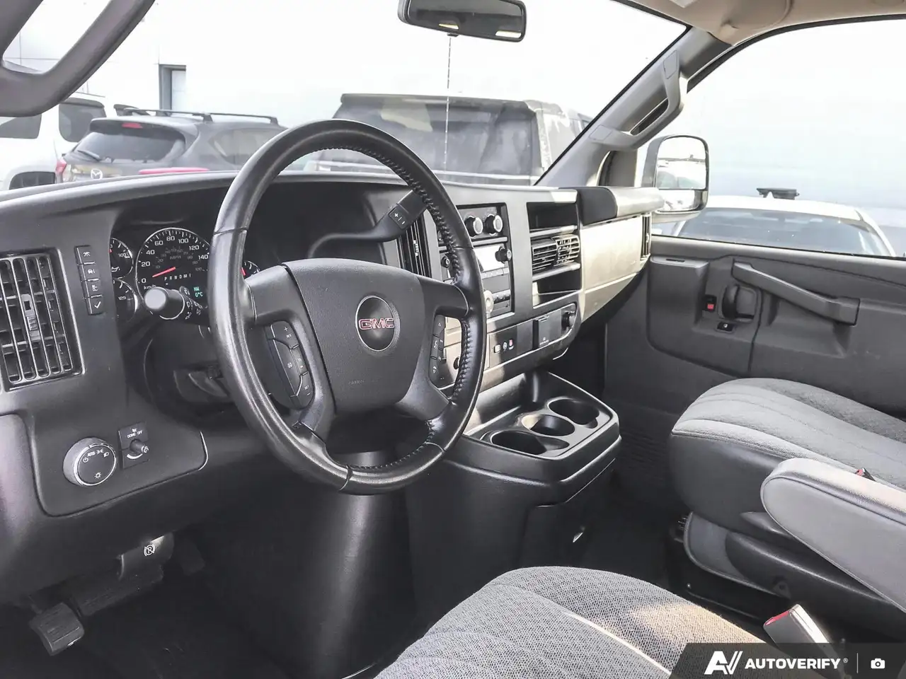 GMC Savana снимка GMC Savana