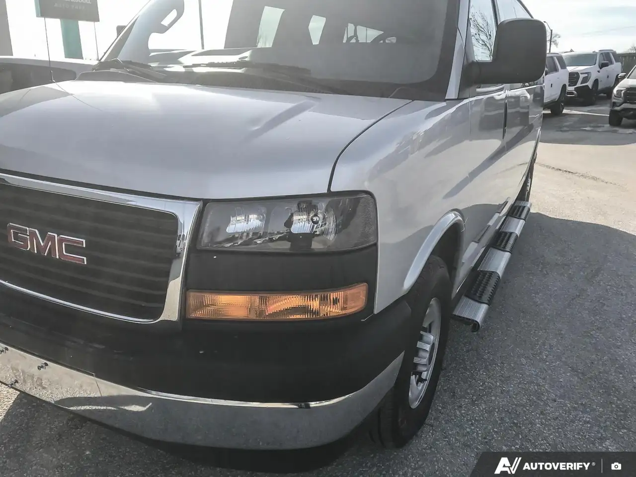 GMC Savana снимка GMC Savana