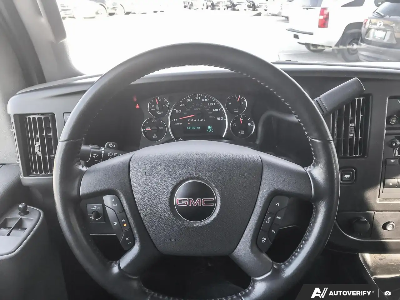 GMC Savana снимка GMC Savana