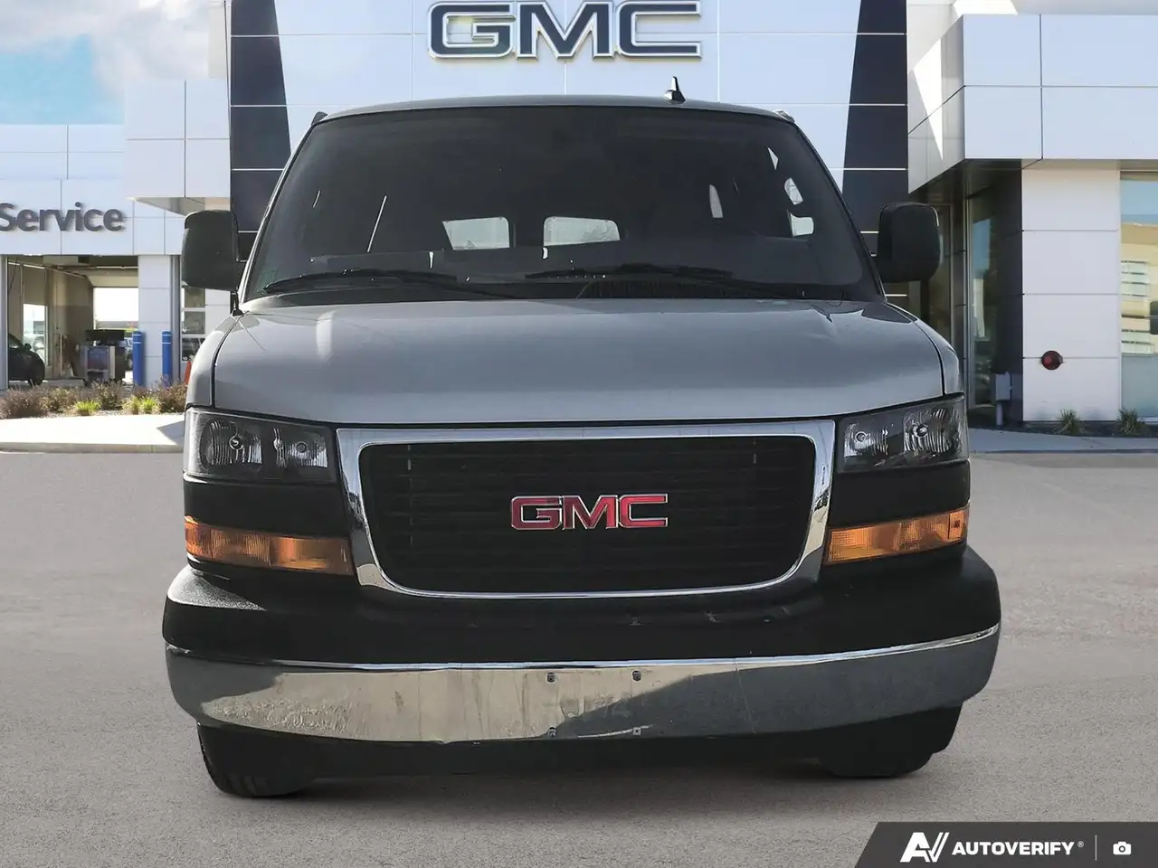 GMC Savana снимка GMC Savana