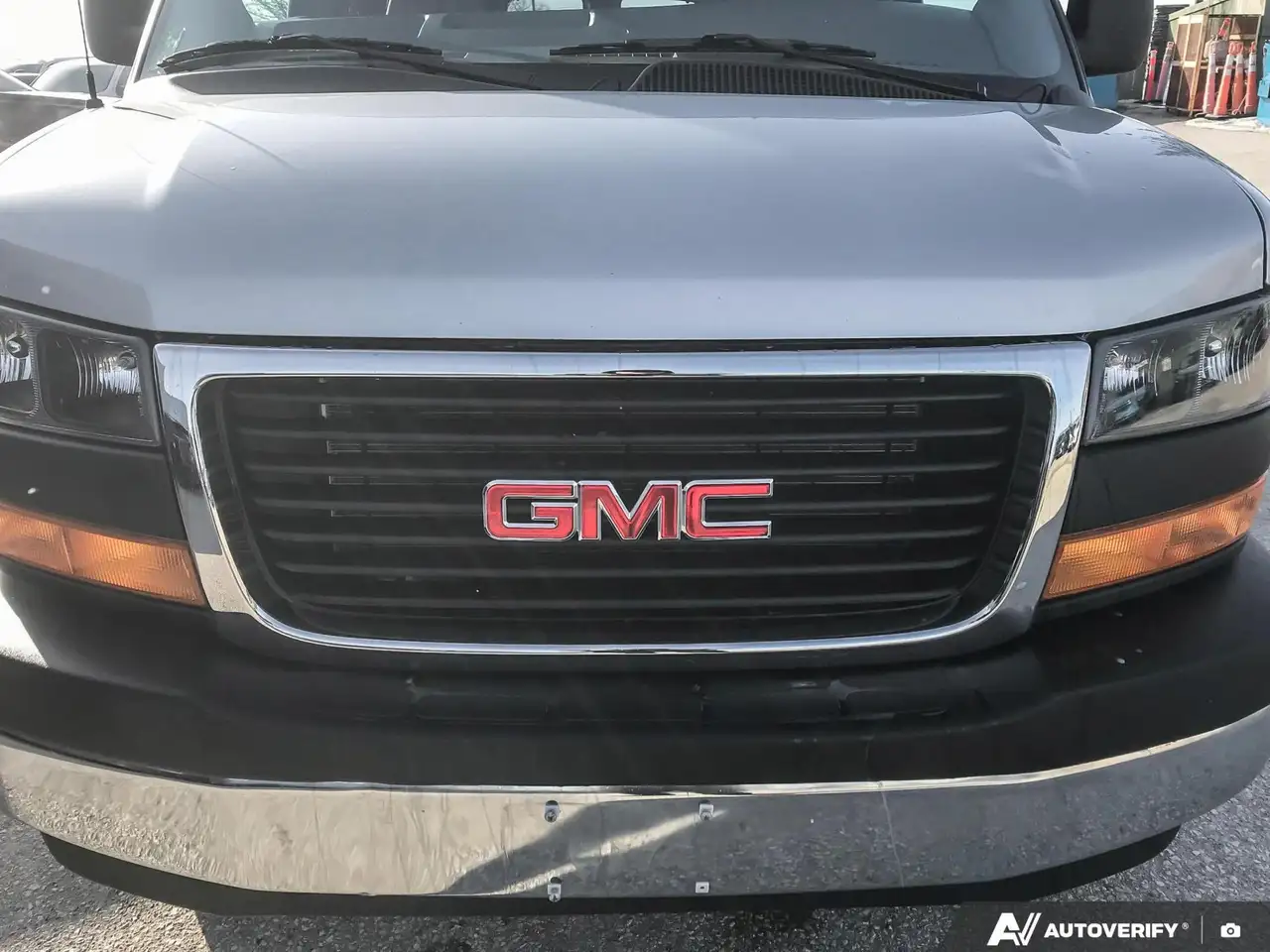 GMC Savana снимка GMC Savana