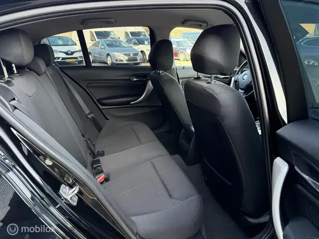 BMW 1 Series view 22