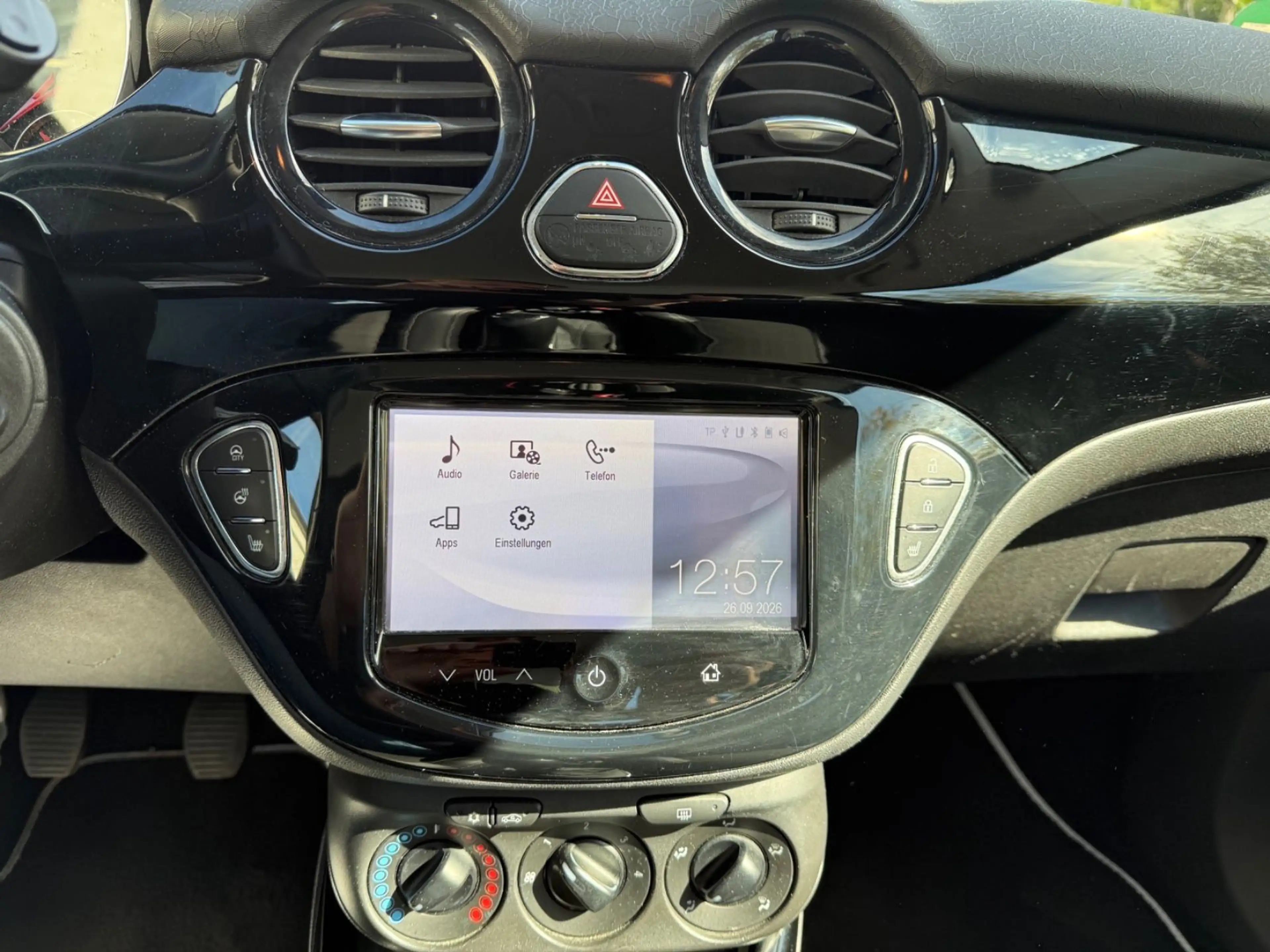 Opel Adam Jam / KLIMA / ALU / TÜV NEU !!! — photo 13