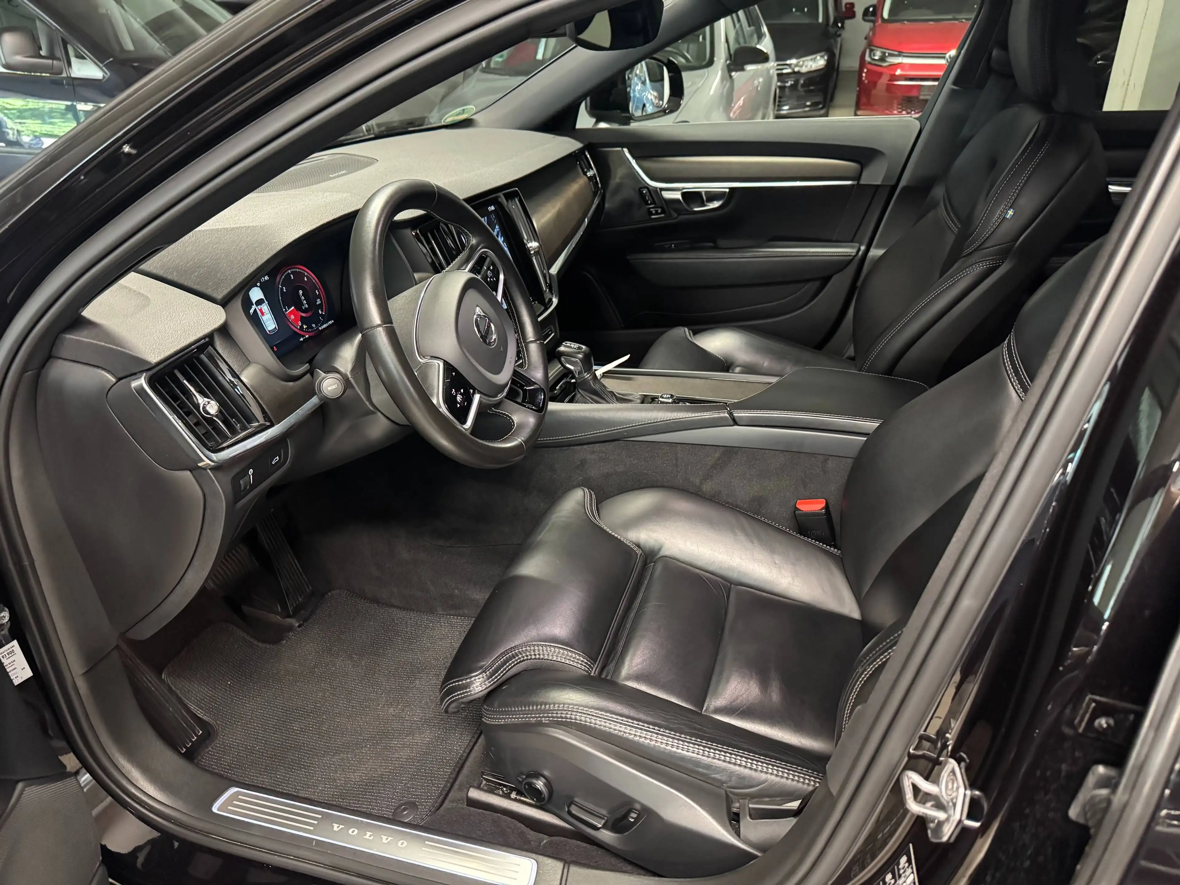 Volvo V90 D5 Pro AWD Leder,, DSG, Navigation, LED — photo 13