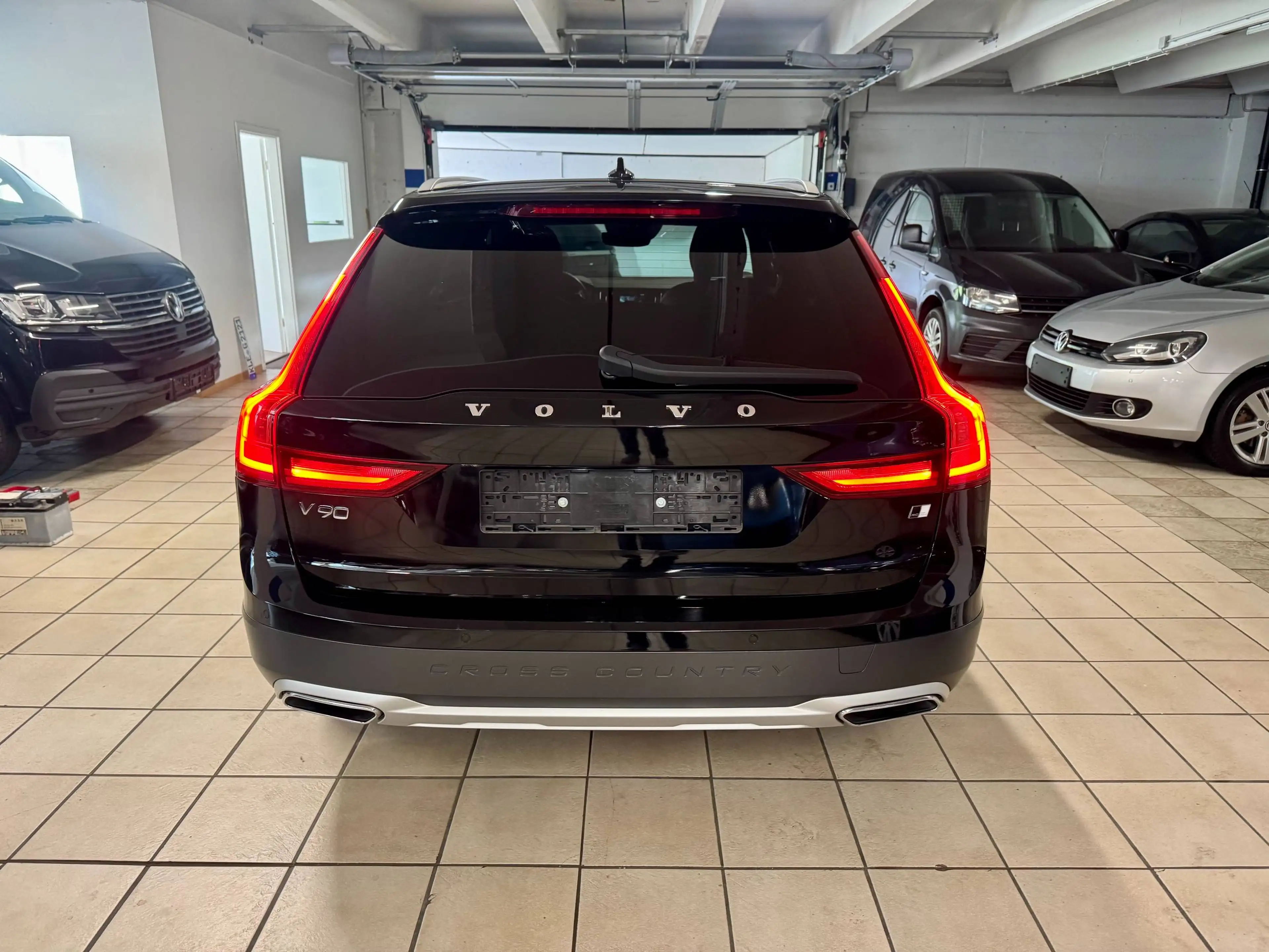 Volvo V90 D5 Pro AWD Leder,, DSG, Navigation, LED — photo 7