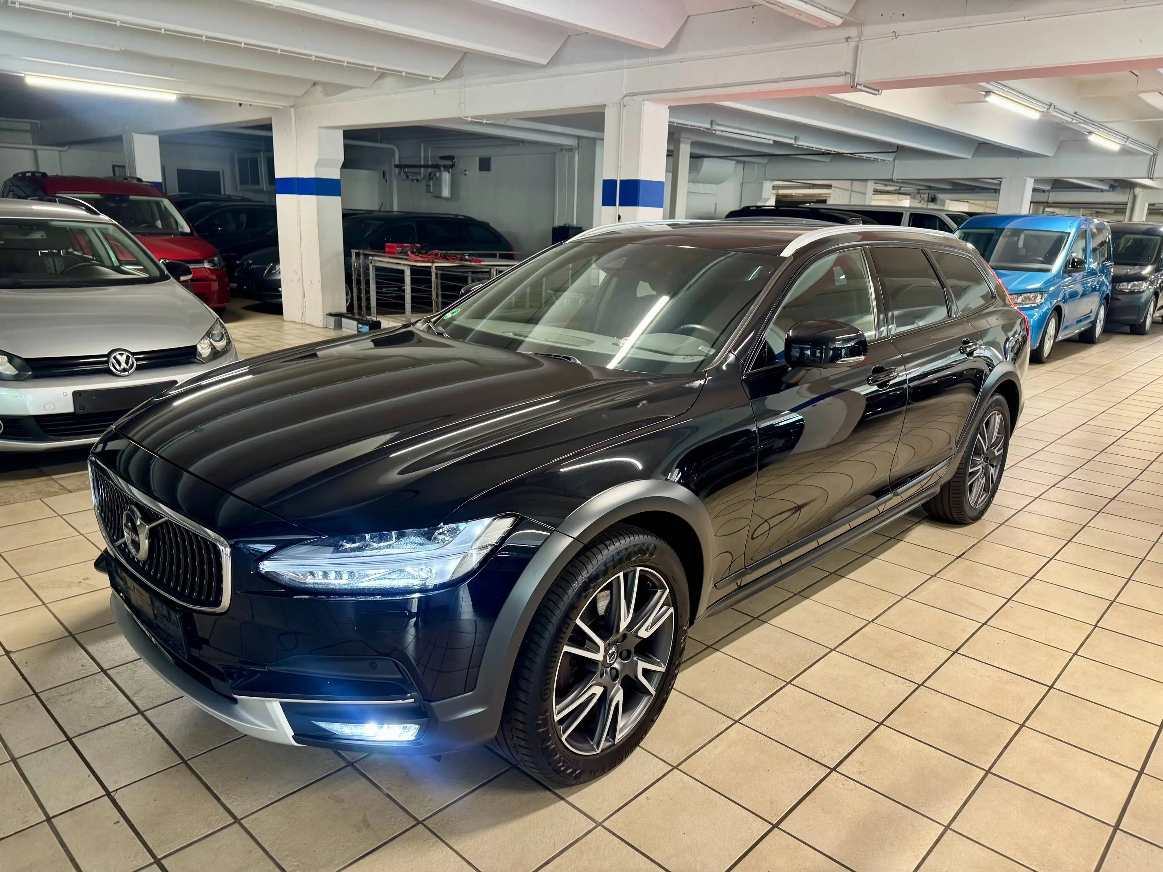 Volvo V90 D5 Pro AWD Leder,, DSG, Navigation, LED — photo 3