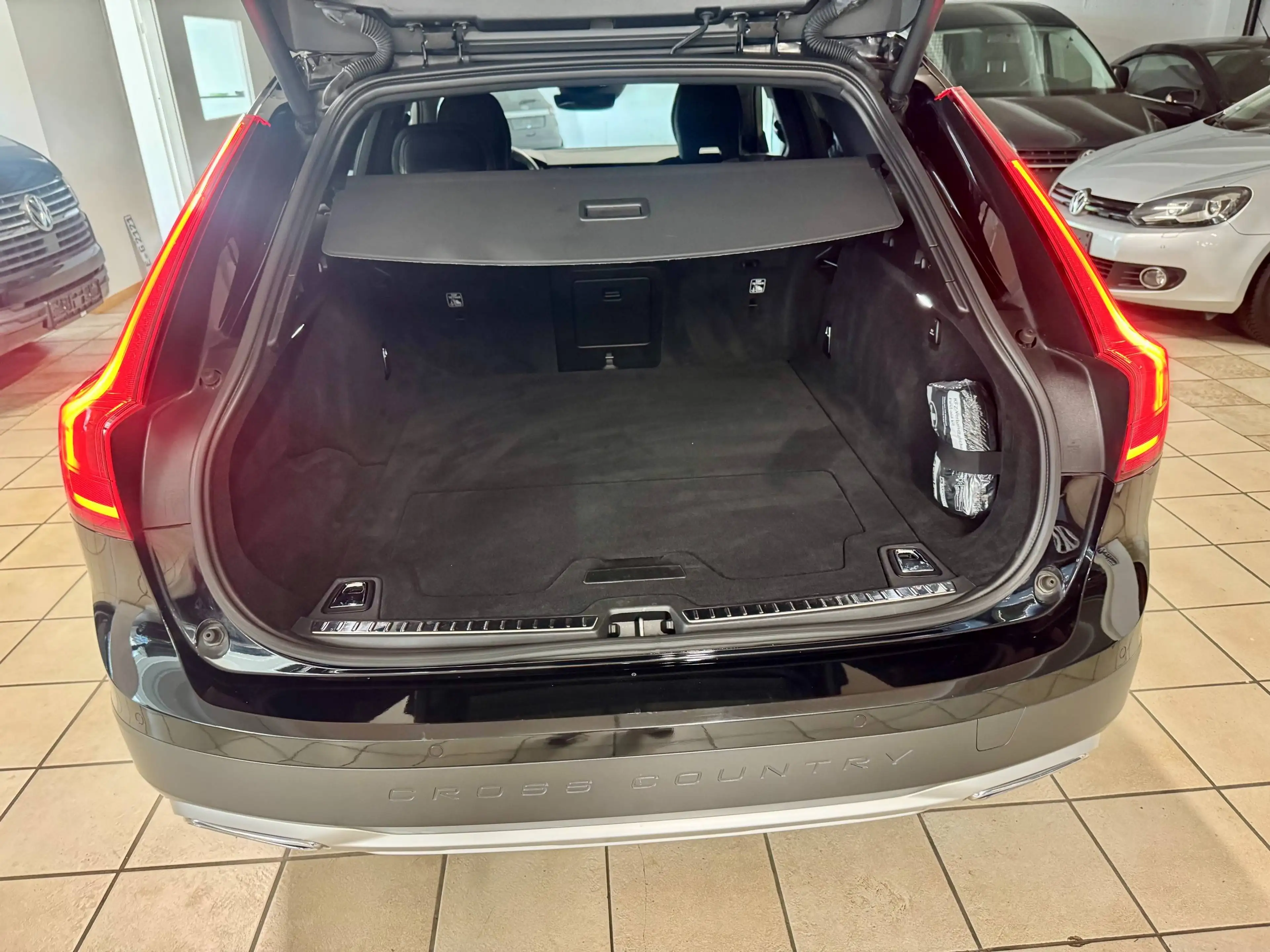 Volvo V90 D5 Pro AWD Leder,, DSG, Navigation, LED — photo 9